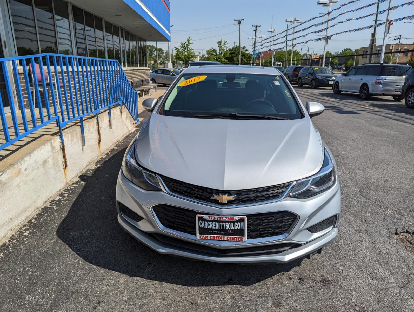 2017 WHITE Chevrolet Cruze LT Auto (3G1BE5SM2HS) with an 1.4L L4 DOHC 16V TURBO engine, 6A transmission, located at 7600 S Western Ave., Chicago, IL, 60620, (773) 918-3980, 0.000000, 0.000000 - Photo #2