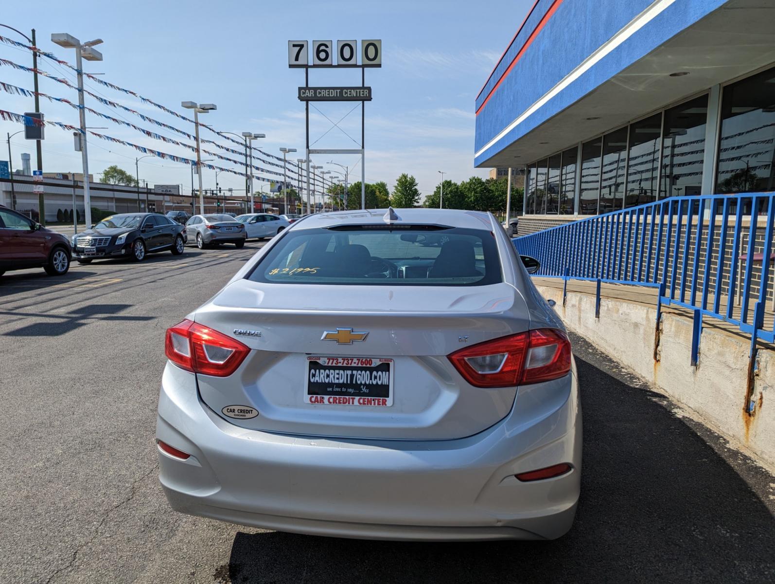 2017 WHITE Chevrolet Cruze LT Auto (3G1BE5SM2HS) with an 1.4L L4 DOHC 16V TURBO engine, 6A transmission, located at 7600 S Western Ave., Chicago, IL, 60620, (773) 918-3980, 0.000000, 0.000000 - Photo #3