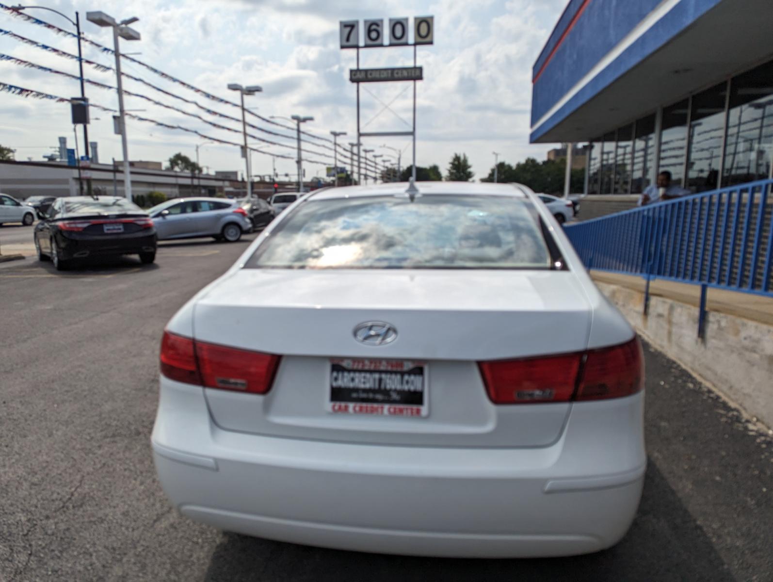 2009 WHITE Hyundai Sonata GLS (5NPET46C19H) with an 2.4L L4 DOHC 16V engine, located at 7600 S Western Ave., Chicago, IL, 60620, (773) 918-3980, 0.000000, 0.000000 - Photo #3