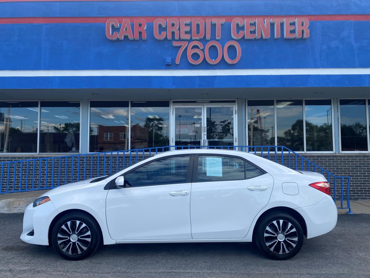 2018 WHITE Toyota Corolla SE 6M (5YFBURHE9JP) with an 1.8L L4 DOHC 16V engine, 6M transmission, located at 7600 S Western Ave., Chicago, IL, 60620, (773) 918-3980, 0.000000, 0.000000 - Photo#0