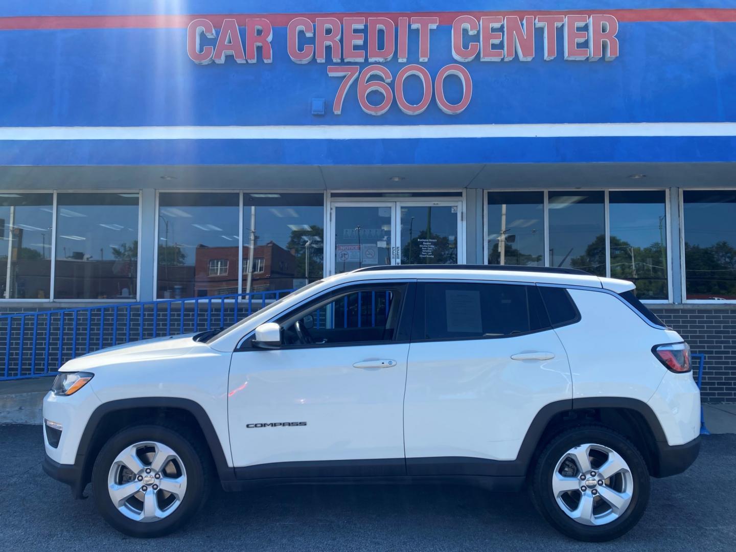 2018 WHITE Jeep Compass Sport 4WD (3C4NJDBB9JT) with an 2.4L L4 DOHC 16V engine, located at 7600 S Western Ave., Chicago, IL, 60620, (773) 918-3980, 0.000000, 0.000000 - Photo#0