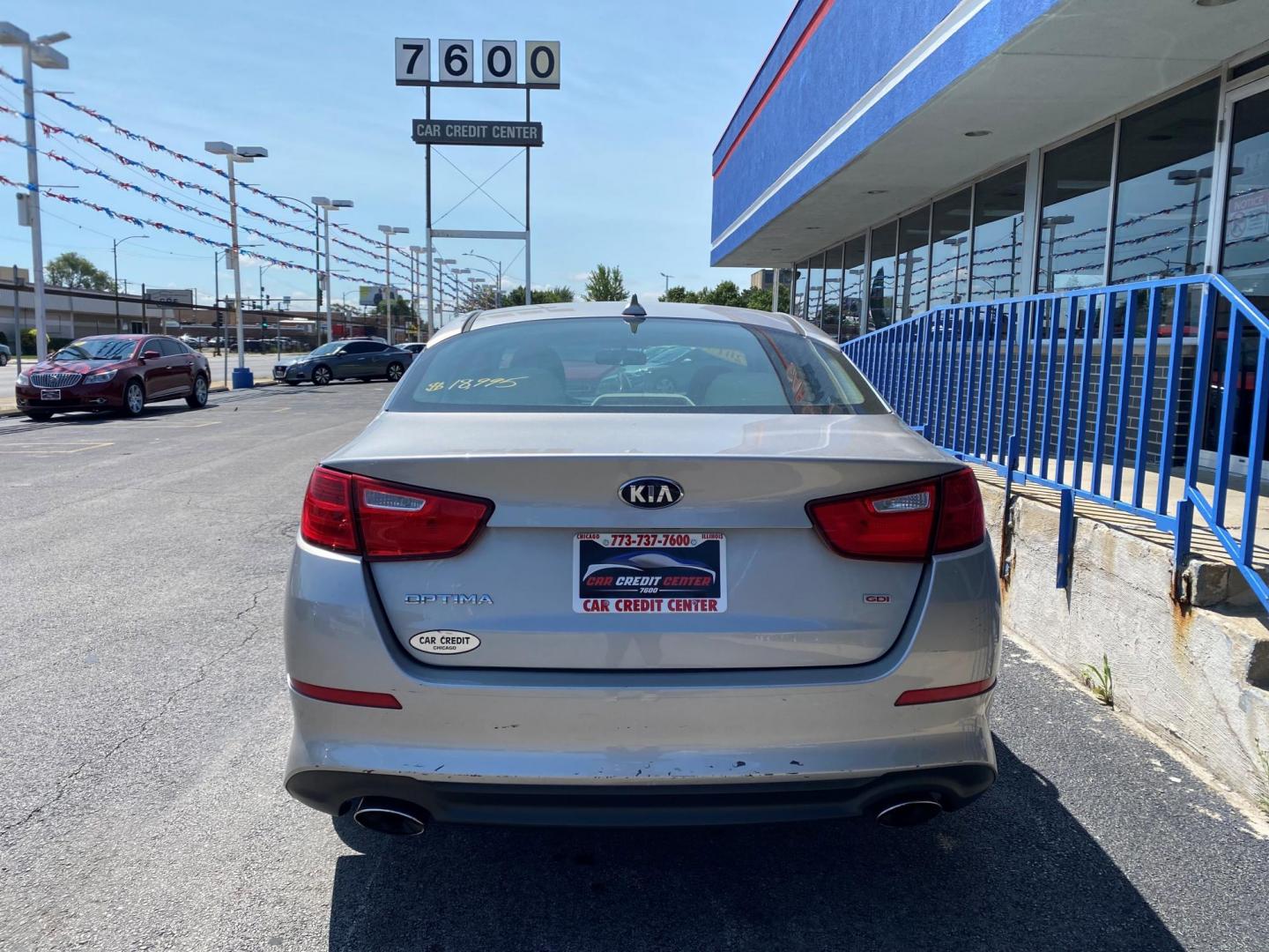 2015 SILVER Kia Optima LX (5XXGM4A79FG) with an 2.4L L4 DOHC 16V engine, 6-Speed Automatic transmission, located at 7600 S Western Ave., Chicago, IL, 60620, (773) 918-3980, 0.000000, 0.000000 - Photo#2