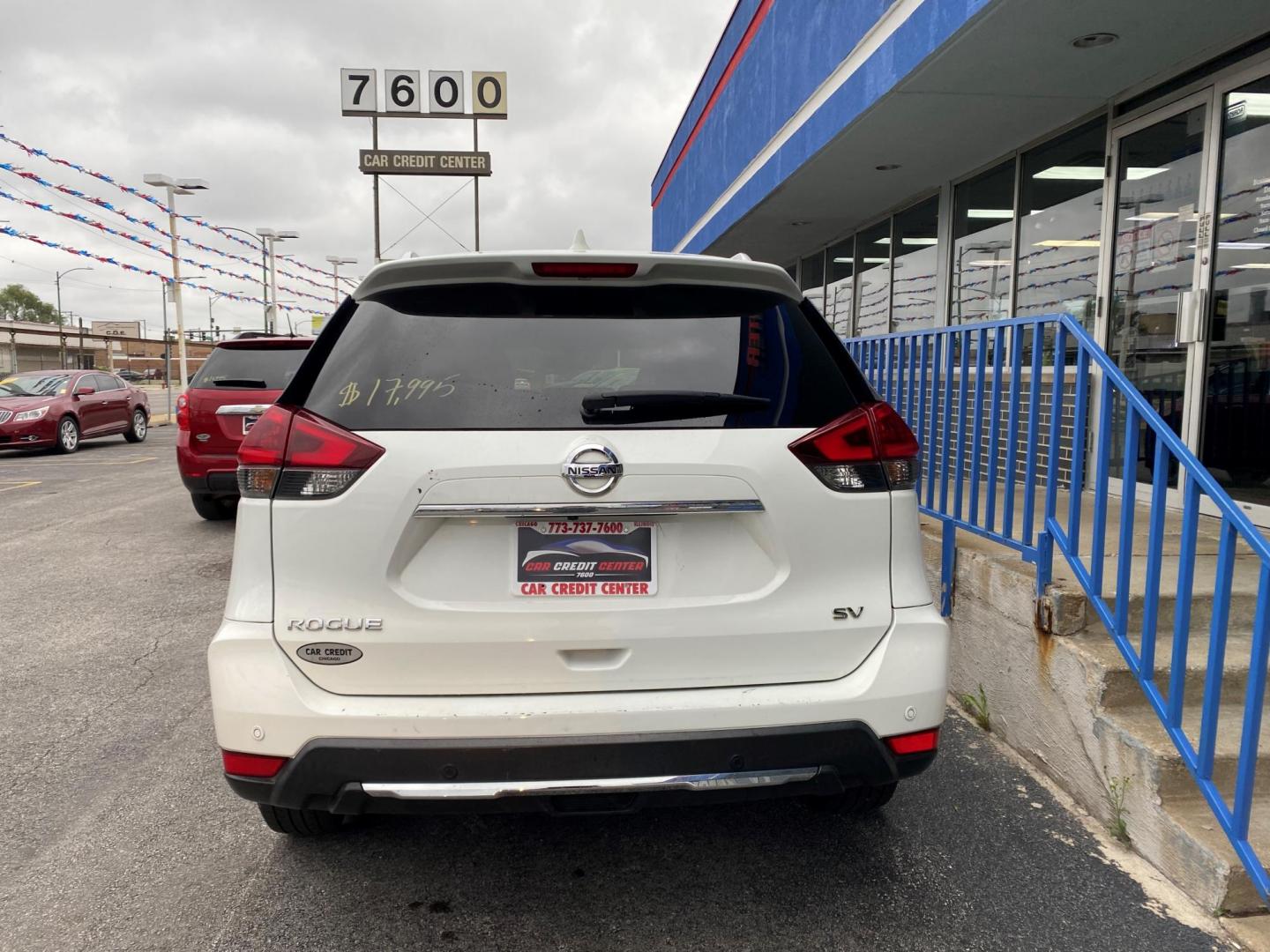 2020 WHITE Nissan Rogue SL FWD (KNMAT2MT2LP) with an 2.5L L4 DOHC 16V engine, CVT transmission, located at 7600 S Western Ave., Chicago, IL, 60620, (773) 918-3980, 0.000000, 0.000000 - Photo#2