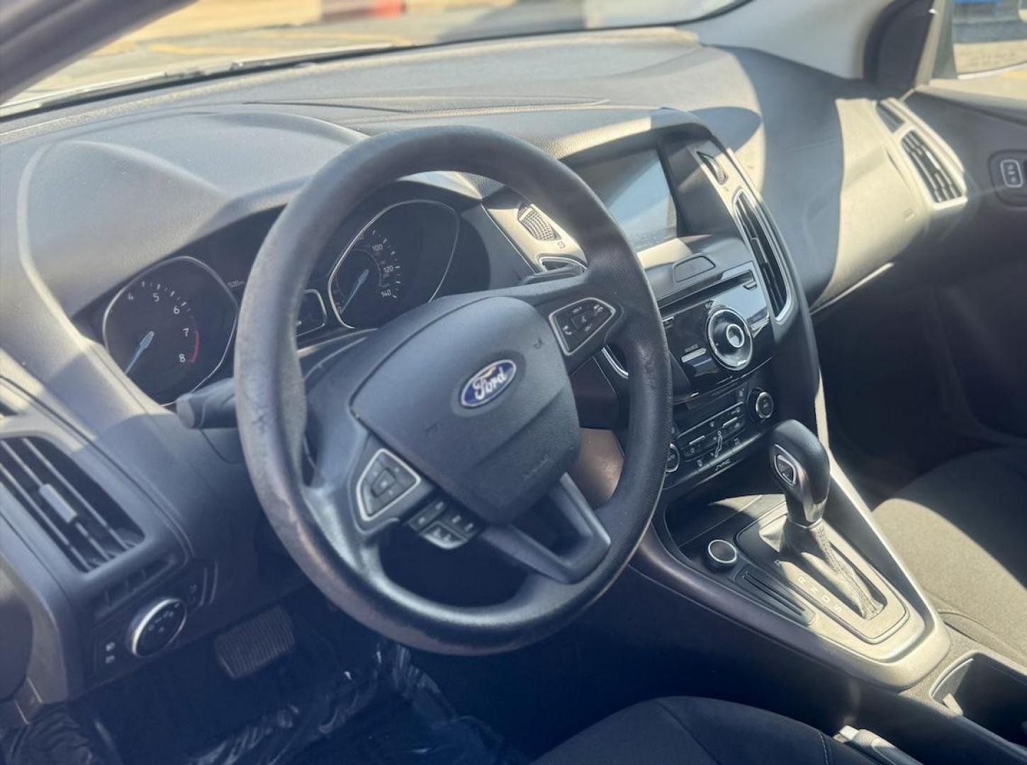 2017 SILVER Ford Focus SEL Sedan (1FADP3H21HL) with an 2.0L L4 DOHC 16V engine, located at 7600 S Western Ave., Chicago, IL, 60620, (773) 918-3980, 0.000000, 0.000000 - Photo#5