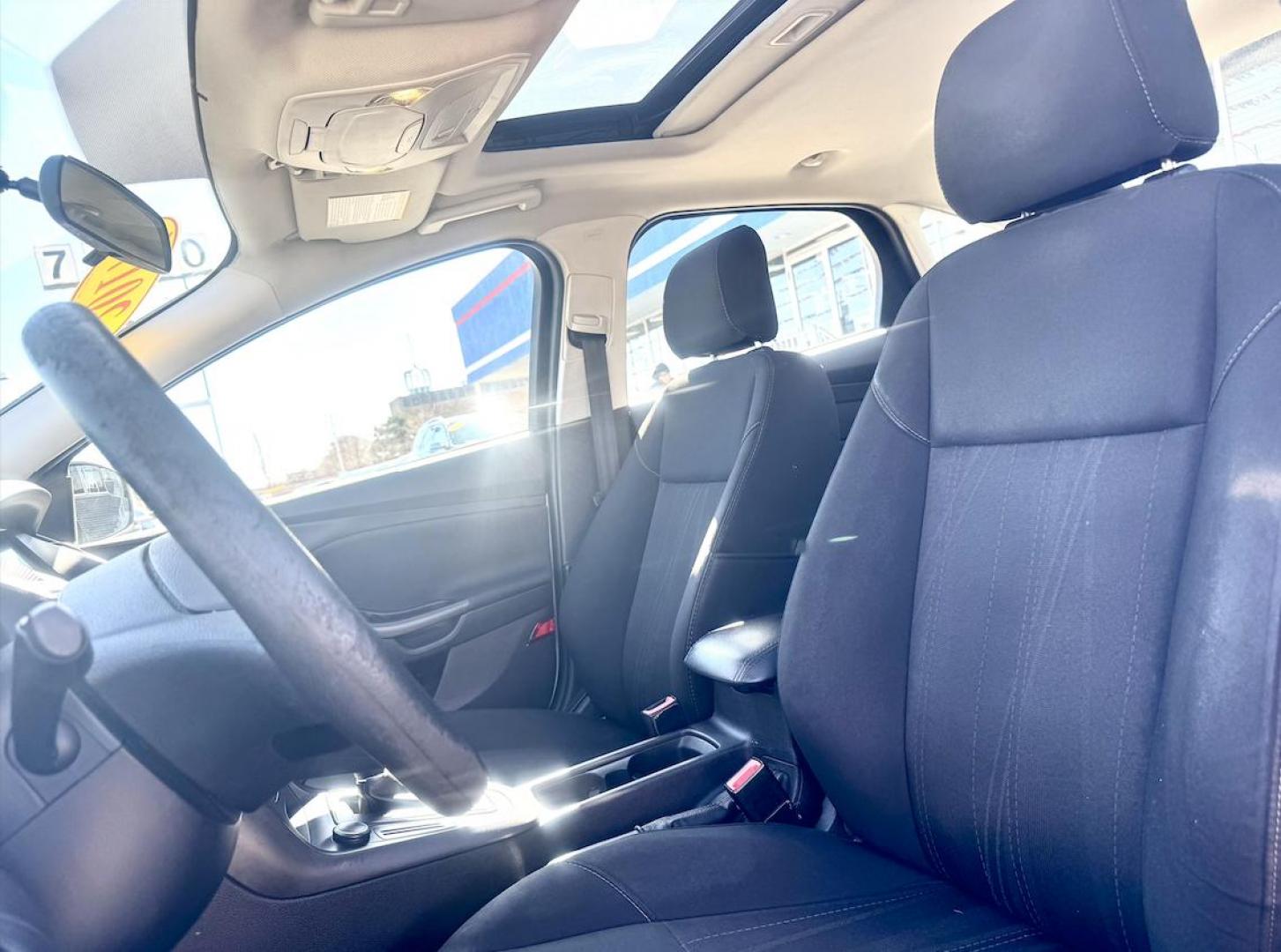 2017 SILVER Ford Focus SEL Sedan (1FADP3H21HL) with an 2.0L L4 DOHC 16V engine, located at 7600 S Western Ave., Chicago, IL, 60620, (773) 918-3980, 0.000000, 0.000000 - Photo#7