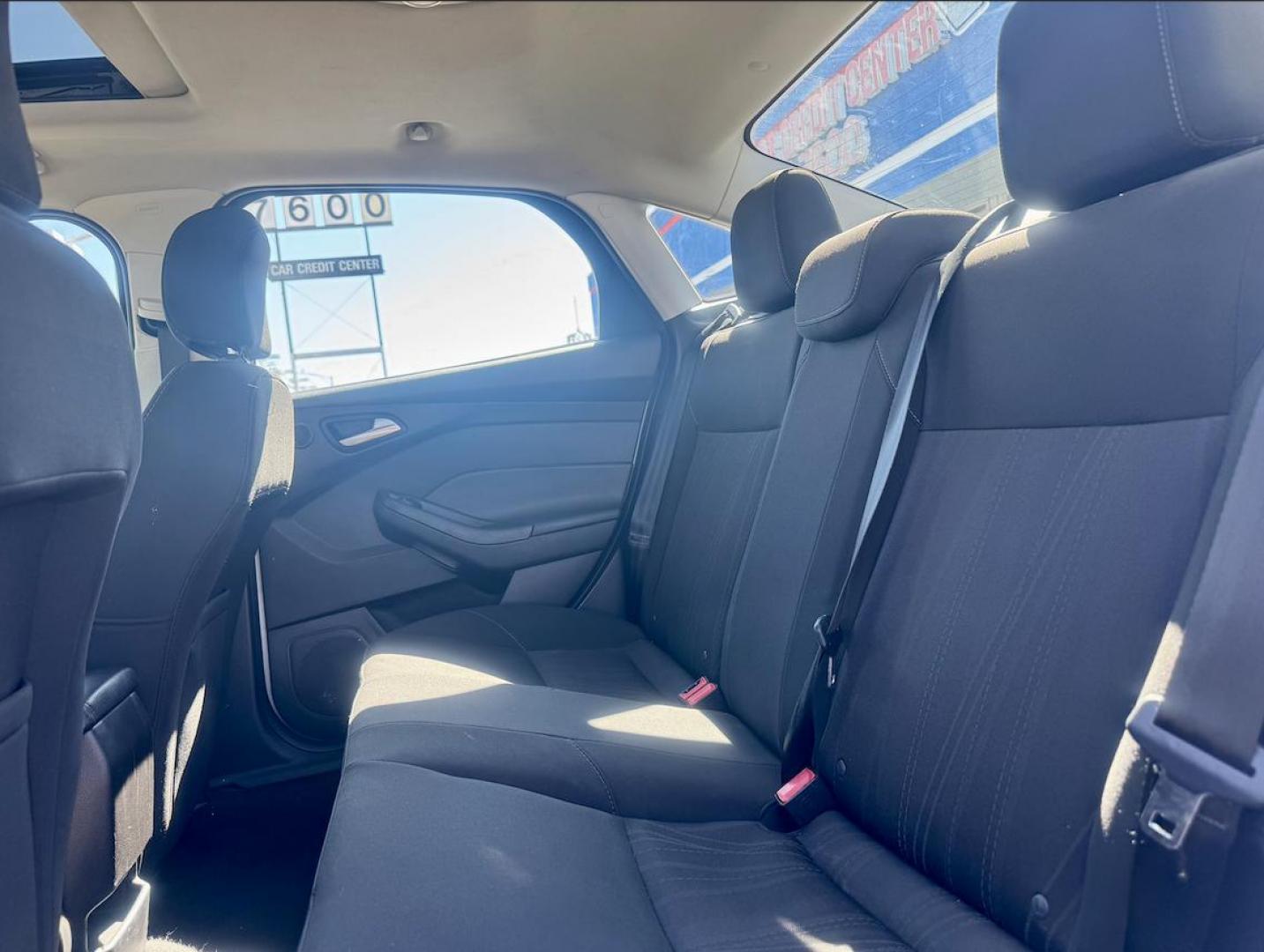2017 SILVER Ford Focus SEL Sedan (1FADP3H21HL) with an 2.0L L4 DOHC 16V engine, located at 7600 S Western Ave., Chicago, IL, 60620, (773) 918-3980, 0.000000, 0.000000 - Photo#10
