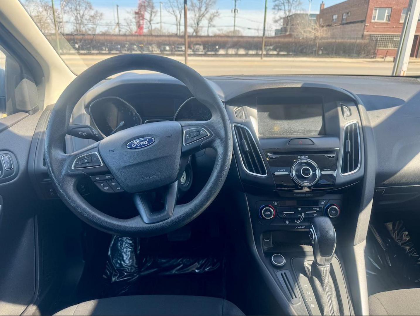 2017 SILVER Ford Focus SEL Sedan (1FADP3H21HL) with an 2.0L L4 DOHC 16V engine, located at 7600 S Western Ave., Chicago, IL, 60620, (773) 918-3980, 0.000000, 0.000000 - Photo#6