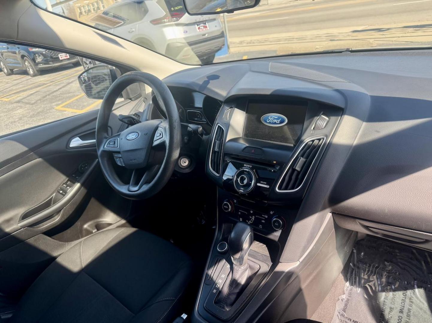 2017 SILVER Ford Focus SEL Sedan (1FADP3H21HL) with an 2.0L L4 DOHC 16V engine, located at 7600 S Western Ave., Chicago, IL, 60620, (773) 918-3980, 0.000000, 0.000000 - Photo#8