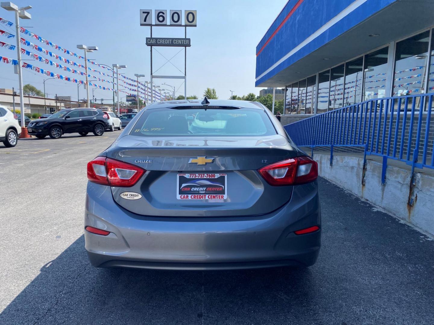 2018 GRAY Chevrolet Cruze LT Auto (1G1BE5SM5J7) with an 1.4L L4 DOHC 16V TURBO engine, 6A transmission, located at 7600 S Western Ave., Chicago, IL, 60620, (773) 918-3980, 0.000000, 0.000000 - Photo#2