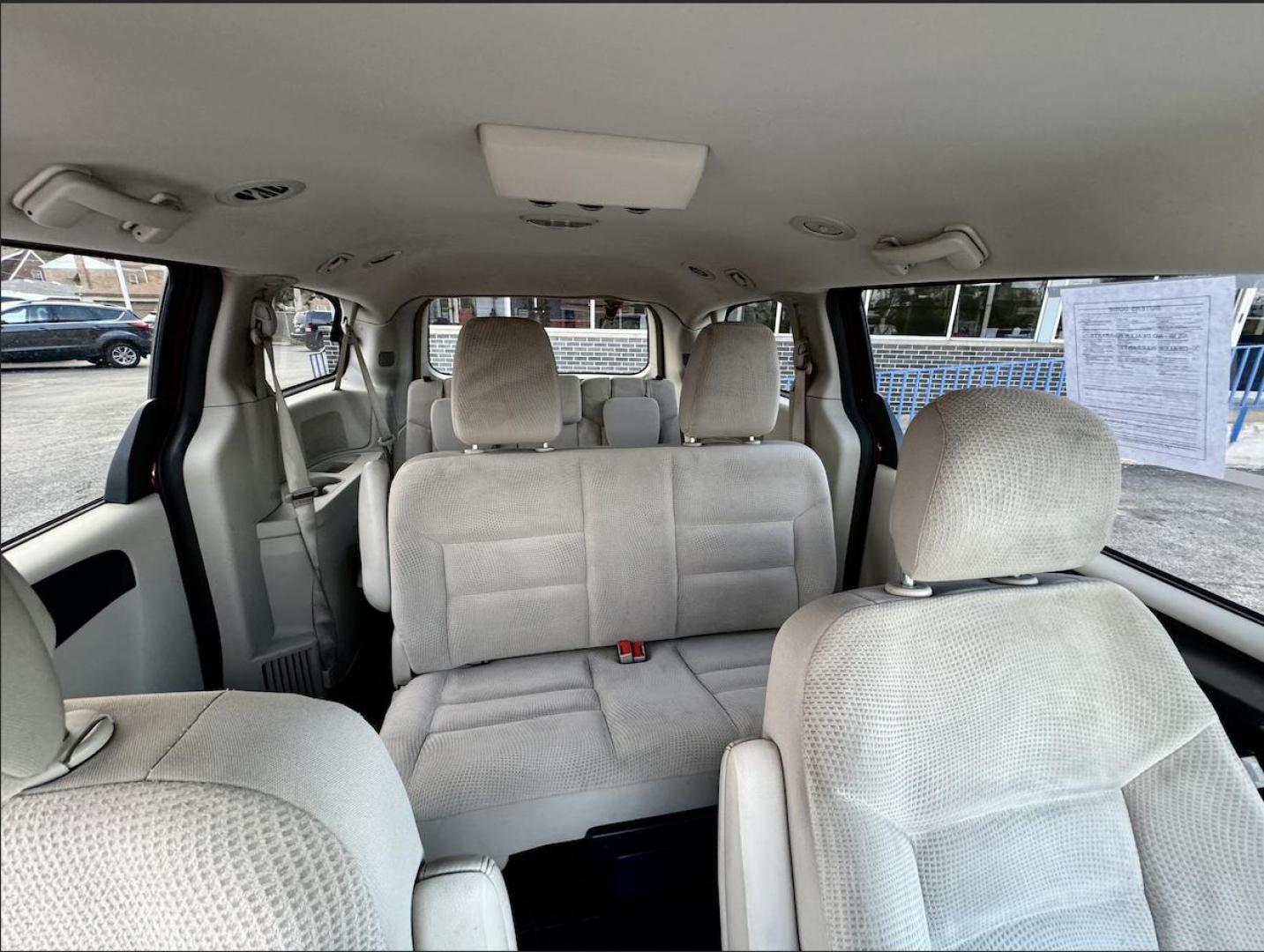 2017 RED Dodge Grand Caravan SE (2C4RDGBG7HR) with an 3.6L V6 DOHC 24V engine, 6A transmission, located at 7600 S Western Ave., Chicago, IL, 60620, (773) 918-3980, 0.000000, 0.000000 - Photo#9