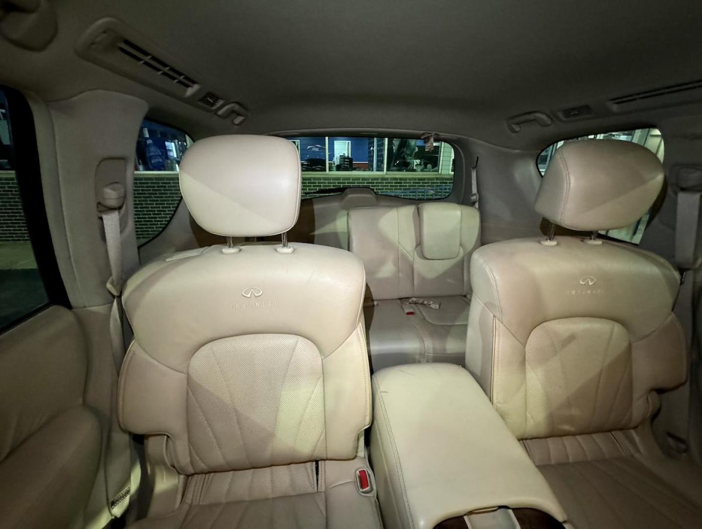 2012 WHITE Infiniti QX56 4WD (JN8AZ2NE4C9) with an 5.6L V8 DOHC 32V engine, 5-Speed Automatic transmission, located at 7600 S Western Ave., Chicago, IL, 60620, (773) 918-3980, 0.000000, 0.000000 - Photo#12
