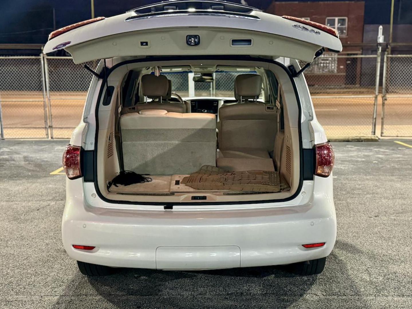 2012 WHITE Infiniti QX56 4WD (JN8AZ2NE4C9) with an 5.6L V8 DOHC 32V engine, 5-Speed Automatic transmission, located at 7600 S Western Ave., Chicago, IL, 60620, (773) 918-3980, 0.000000, 0.000000 - Photo#4