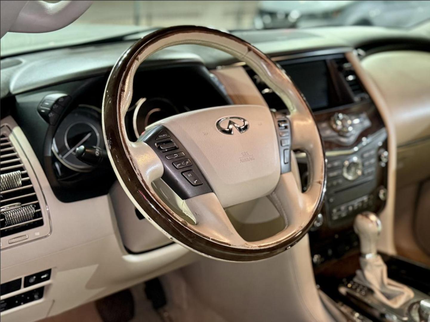 2012 WHITE Infiniti QX56 4WD (JN8AZ2NE4C9) with an 5.6L V8 DOHC 32V engine, 5-Speed Automatic transmission, located at 7600 S Western Ave., Chicago, IL, 60620, (773) 918-3980, 0.000000, 0.000000 - Photo#5