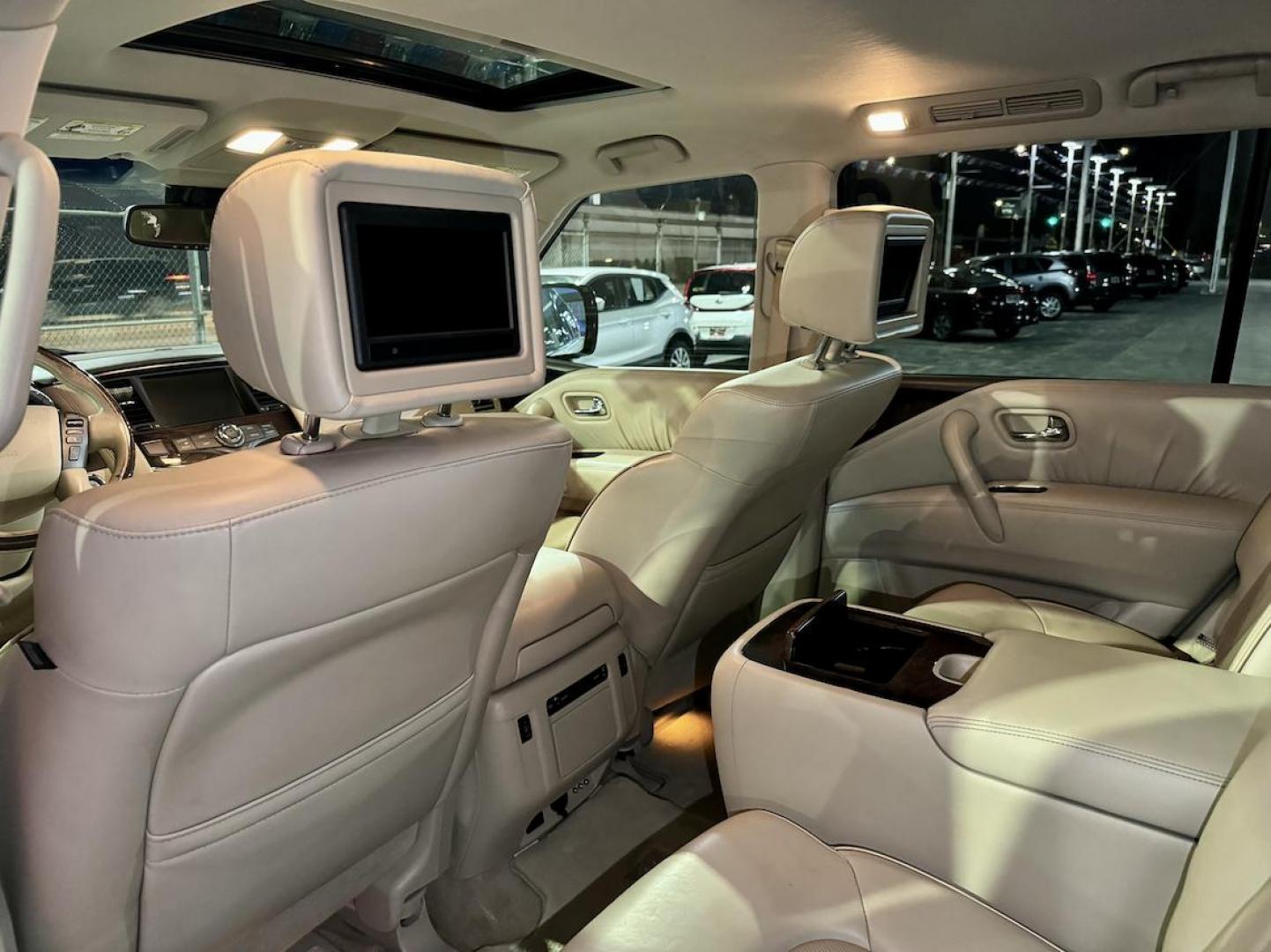 2012 WHITE Infiniti QX56 4WD (JN8AZ2NE4C9) with an 5.6L V8 DOHC 32V engine, 5-Speed Automatic transmission, located at 7600 S Western Ave., Chicago, IL, 60620, (773) 918-3980, 0.000000, 0.000000 - Photo#10