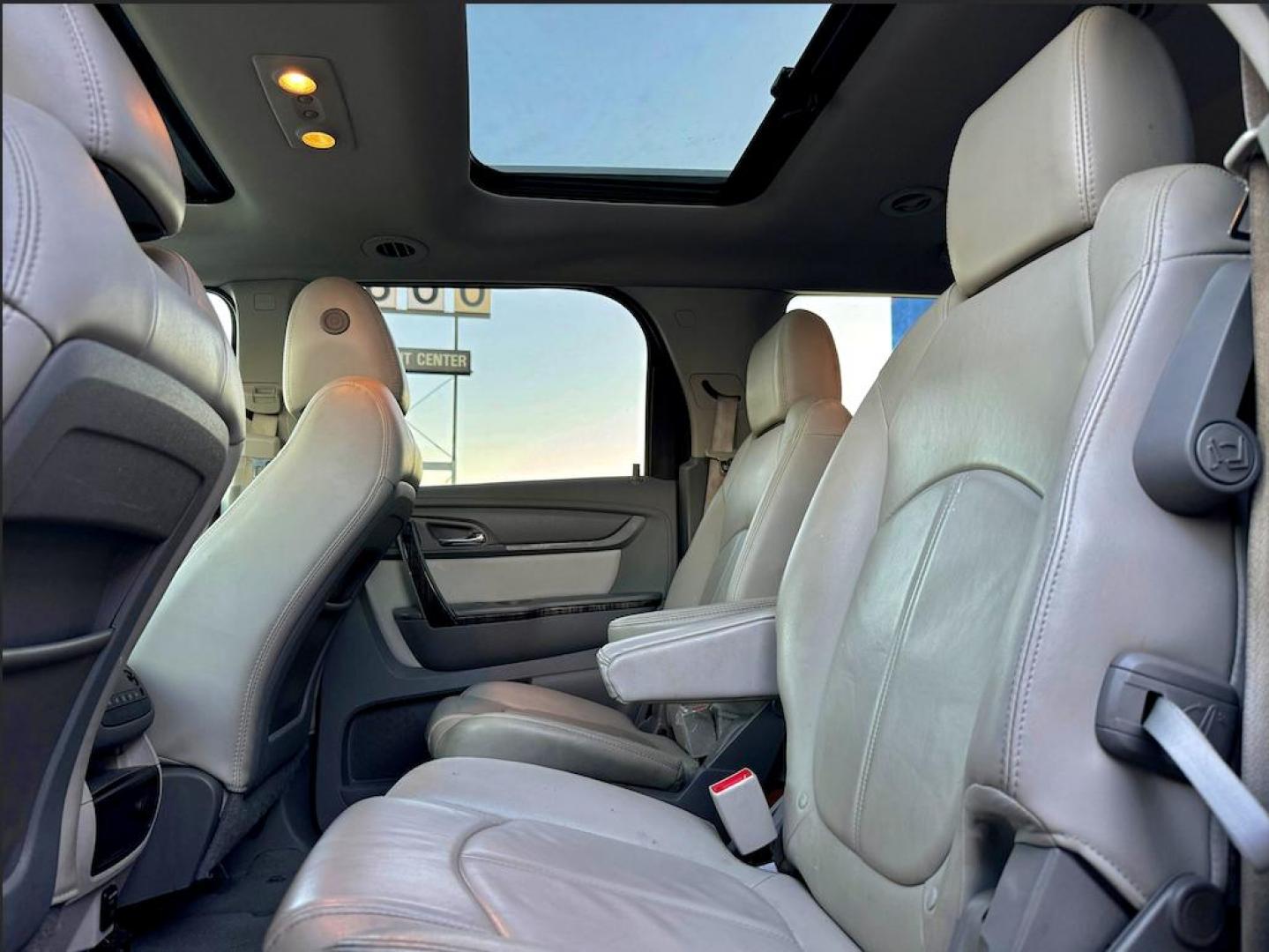 2016 BALCK GMC Acadia SLT-1 FWD (1GKKRRKDXGJ) with an 3.6L V6 DOHC 24V engine, 6A transmission, located at 7600 S Western Ave., Chicago, IL, 60620, (773) 918-3980, 0.000000, 0.000000 - Photo#13