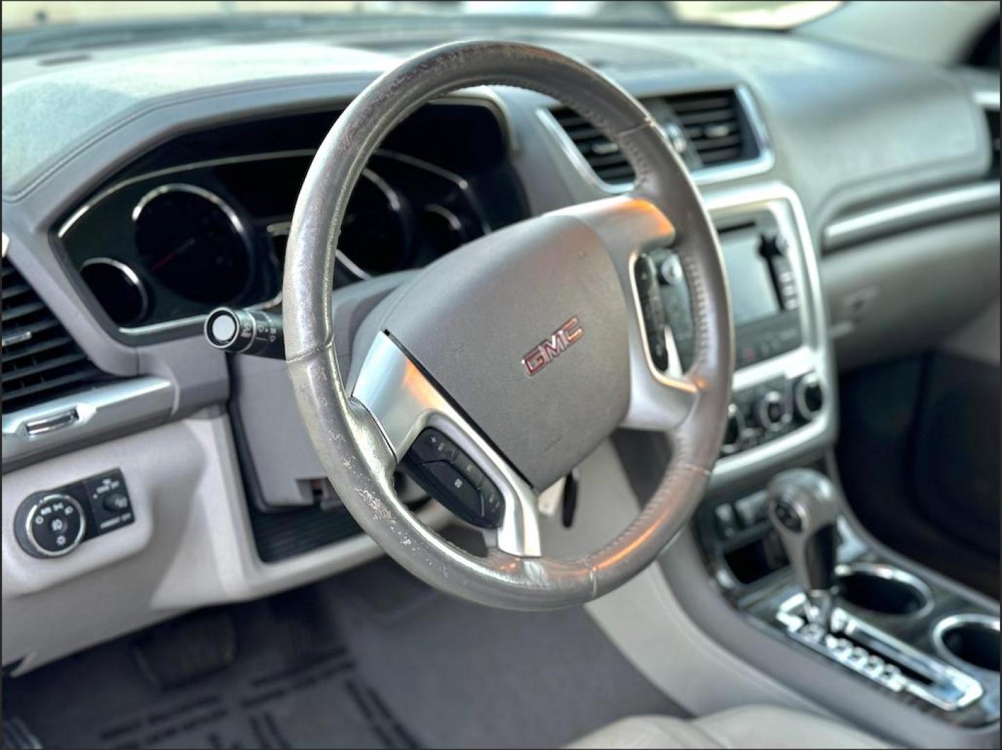 2016 BALCK GMC Acadia SLT-1 FWD (1GKKRRKDXGJ) with an 3.6L V6 DOHC 24V engine, 6A transmission, located at 7600 S Western Ave., Chicago, IL, 60620, (773) 918-3980, 0.000000, 0.000000 - Photo#5