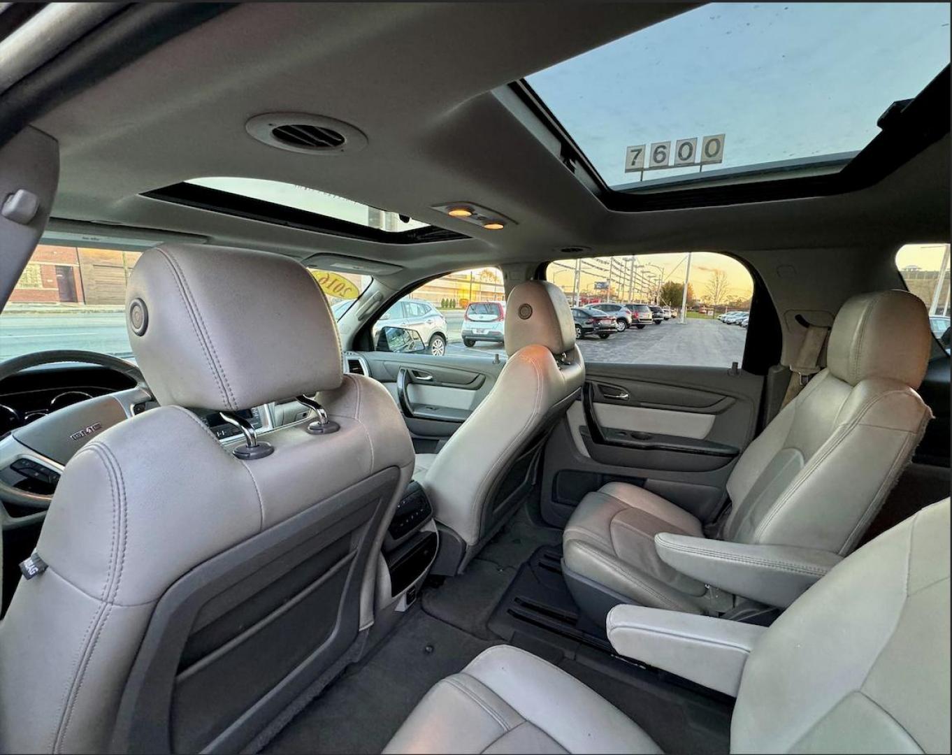 2016 BALCK GMC Acadia SLT-1 FWD (1GKKRRKDXGJ) with an 3.6L V6 DOHC 24V engine, 6A transmission, located at 7600 S Western Ave., Chicago, IL, 60620, (773) 918-3980, 0.000000, 0.000000 - Photo#12