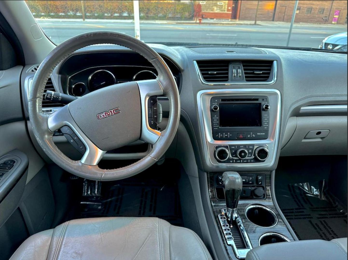 2016 BALCK GMC Acadia SLT-1 FWD (1GKKRRKDXGJ) with an 3.6L V6 DOHC 24V engine, 6A transmission, located at 7600 S Western Ave., Chicago, IL, 60620, (773) 918-3980, 0.000000, 0.000000 - Photo#6