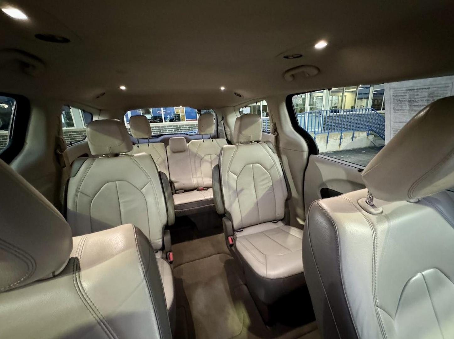 2017 BLUE Chrysler Pacifica Touring (2C4RC1BG0HR) with an 3.6L V6 DOHC 24V engine, 6A transmission, located at 7600 S Western Ave., Chicago, IL, 60620, (773) 918-3980, 0.000000, 0.000000 - Photo#9