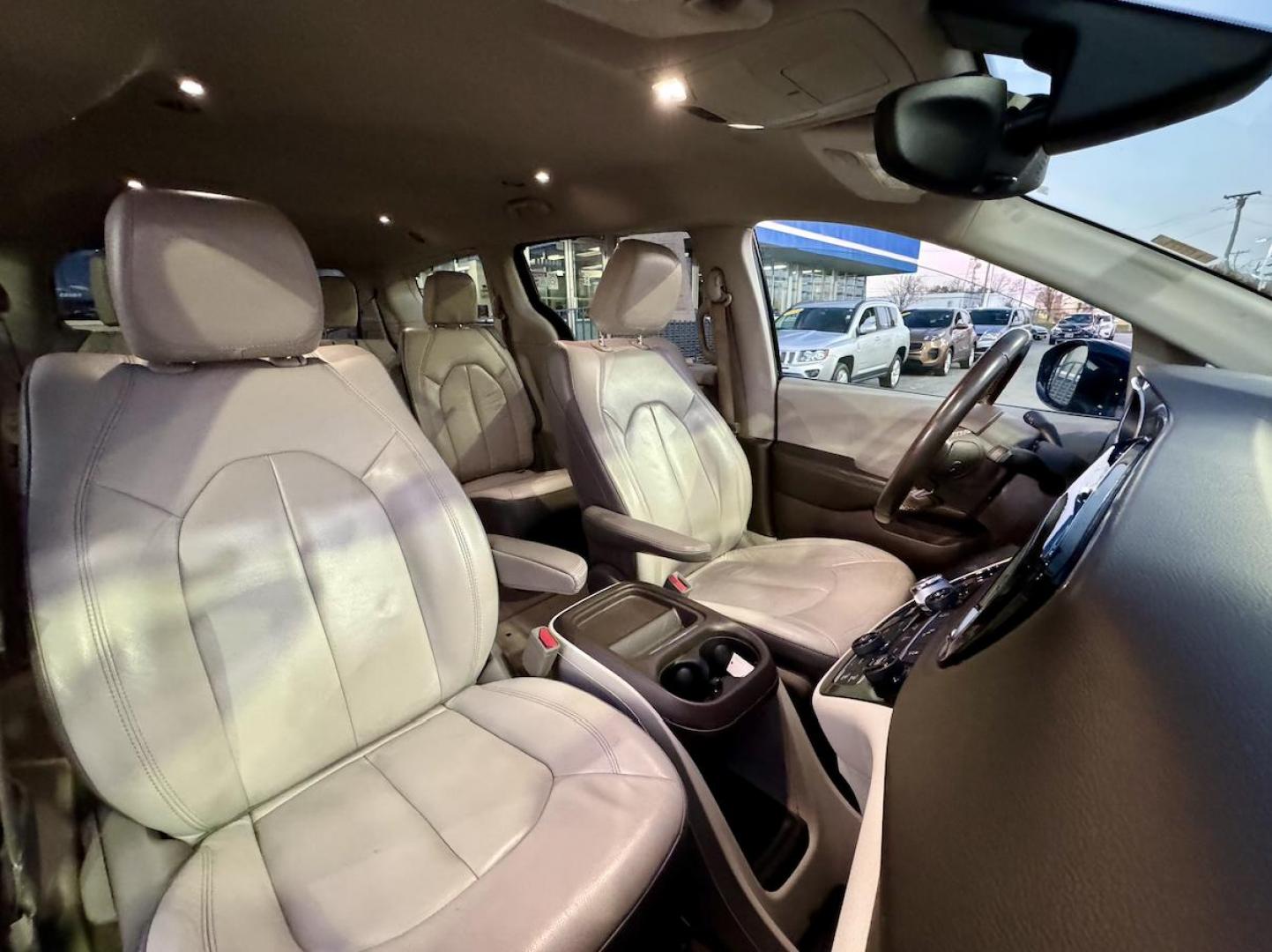 2017 BLUE Chrysler Pacifica Touring (2C4RC1BG0HR) with an 3.6L V6 DOHC 24V engine, 6A transmission, located at 7600 S Western Ave., Chicago, IL, 60620, (773) 918-3980, 0.000000, 0.000000 - Photo#8