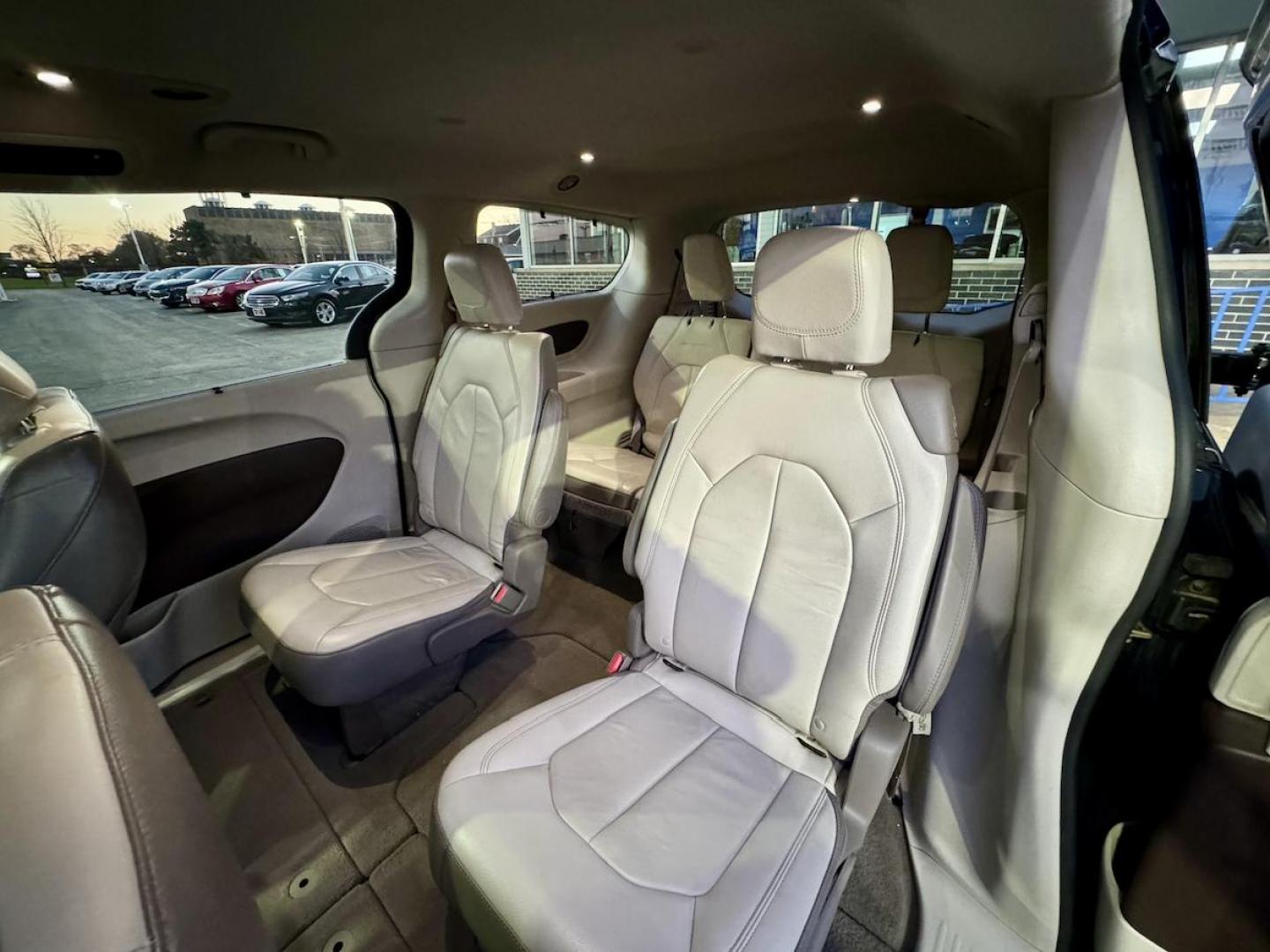 2017 BLUE Chrysler Pacifica Touring (2C4RC1BG0HR) with an 3.6L V6 DOHC 24V engine, 6A transmission, located at 7600 S Western Ave., Chicago, IL, 60620, (773) 918-3980, 0.000000, 0.000000 - Photo#10
