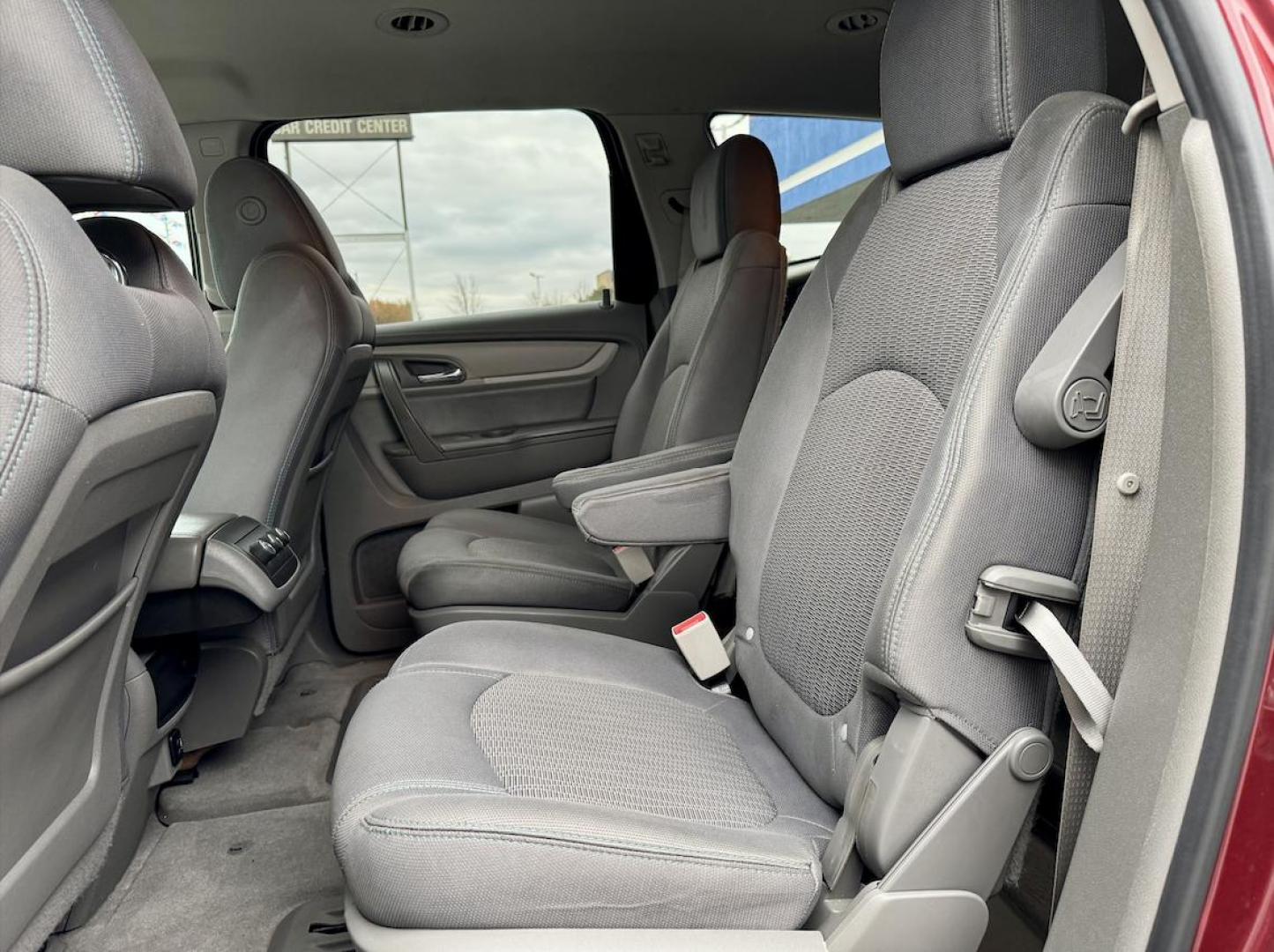 2017 RED Chevrolet Traverse 1LT FWD (1GNKRGKD9HJ) with an 3.6L V6 DOHC 24V engine, 6A transmission, located at 7600 S Western Ave., Chicago, IL, 60620, (773) 918-3980, 0.000000, 0.000000 - Photo#12