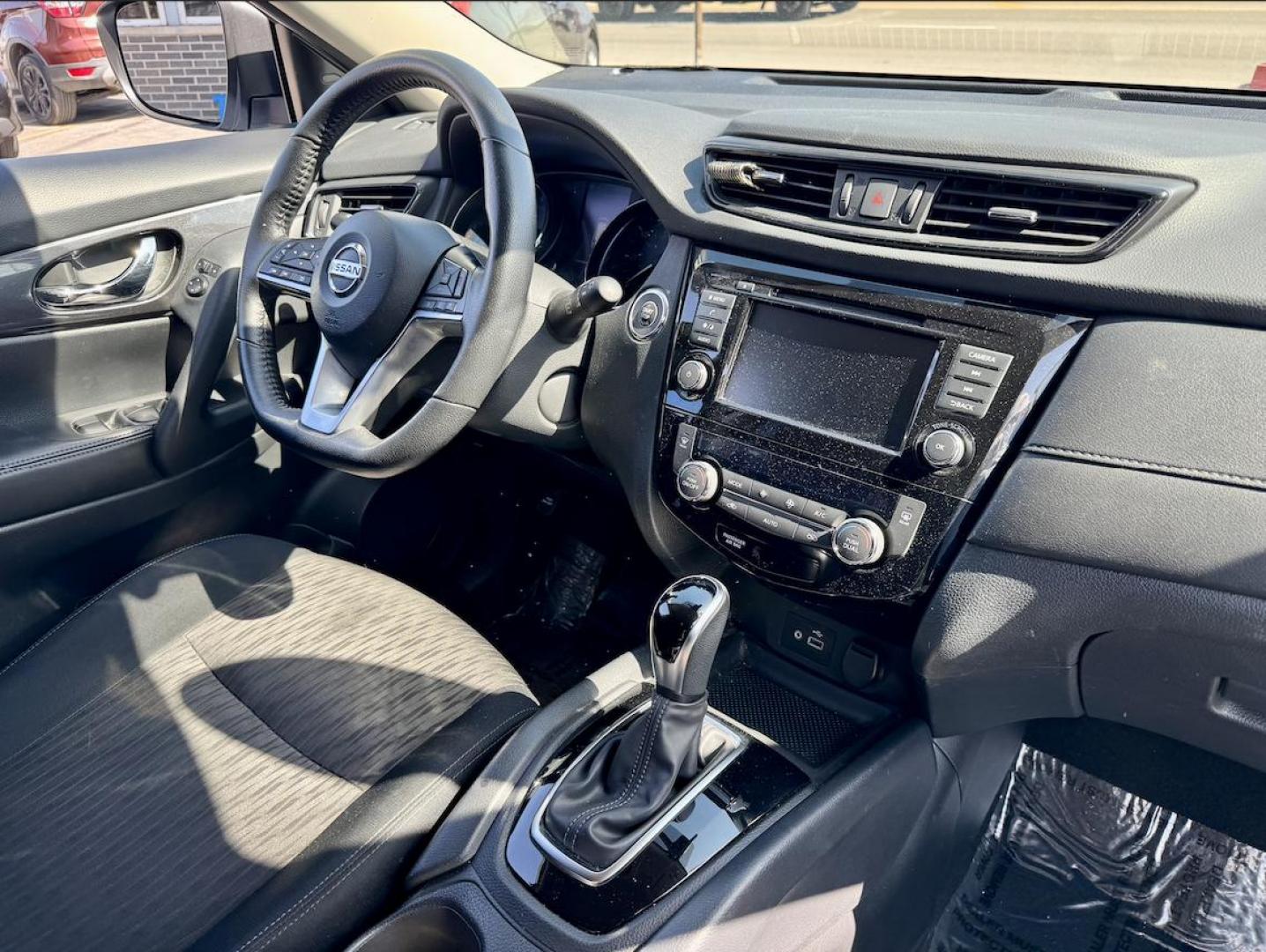 2020 WHITE Nissan Rogue S AWD (5N1AT2MV7LC) with an 2.5L L4 DOHC 16V engine, CVT transmission, located at 7600 S Western Ave., Chicago, IL, 60620, (773) 918-3980, 0.000000, 0.000000 - Photo#8