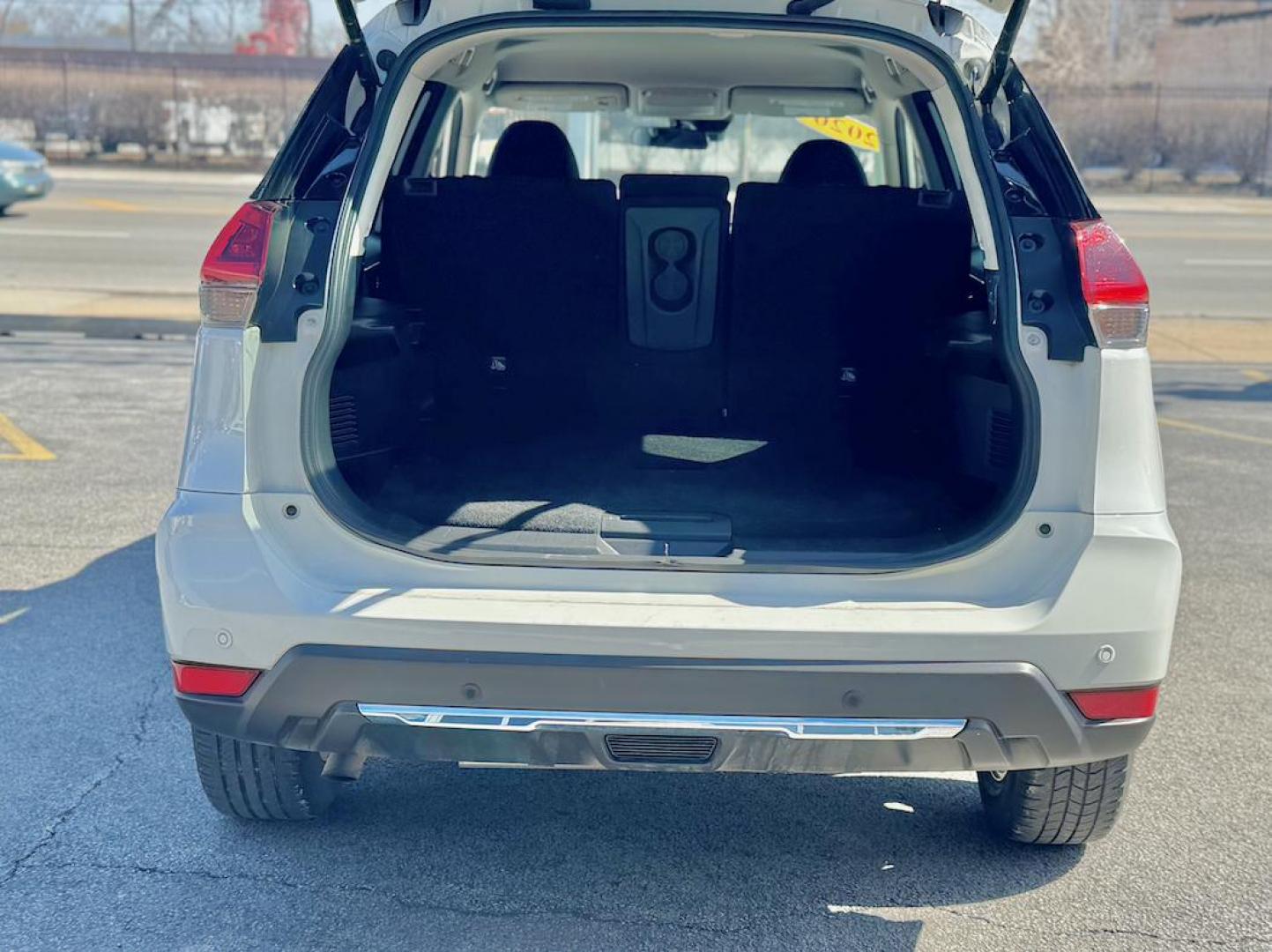 2020 WHITE Nissan Rogue S AWD (5N1AT2MV7LC) with an 2.5L L4 DOHC 16V engine, CVT transmission, located at 7600 S Western Ave., Chicago, IL, 60620, (773) 918-3980, 0.000000, 0.000000 - Photo#4