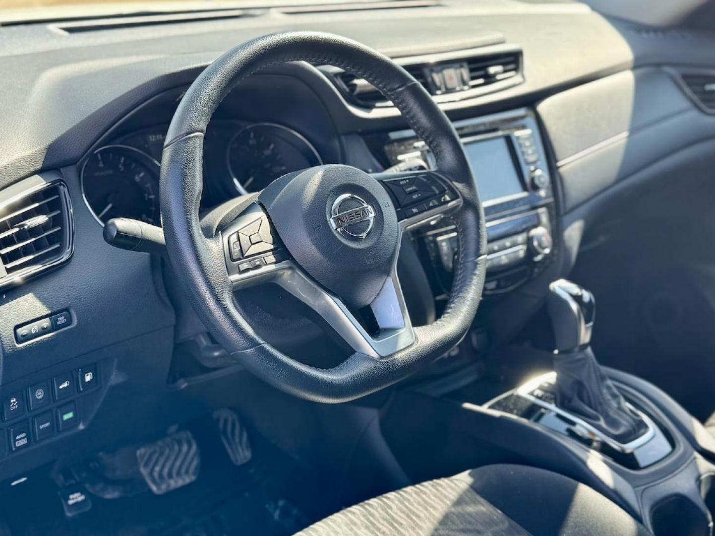 2020 WHITE Nissan Rogue S AWD (5N1AT2MV7LC) with an 2.5L L4 DOHC 16V engine, CVT transmission, located at 7600 S Western Ave., Chicago, IL, 60620, (773) 918-3980, 0.000000, 0.000000 - Photo#5