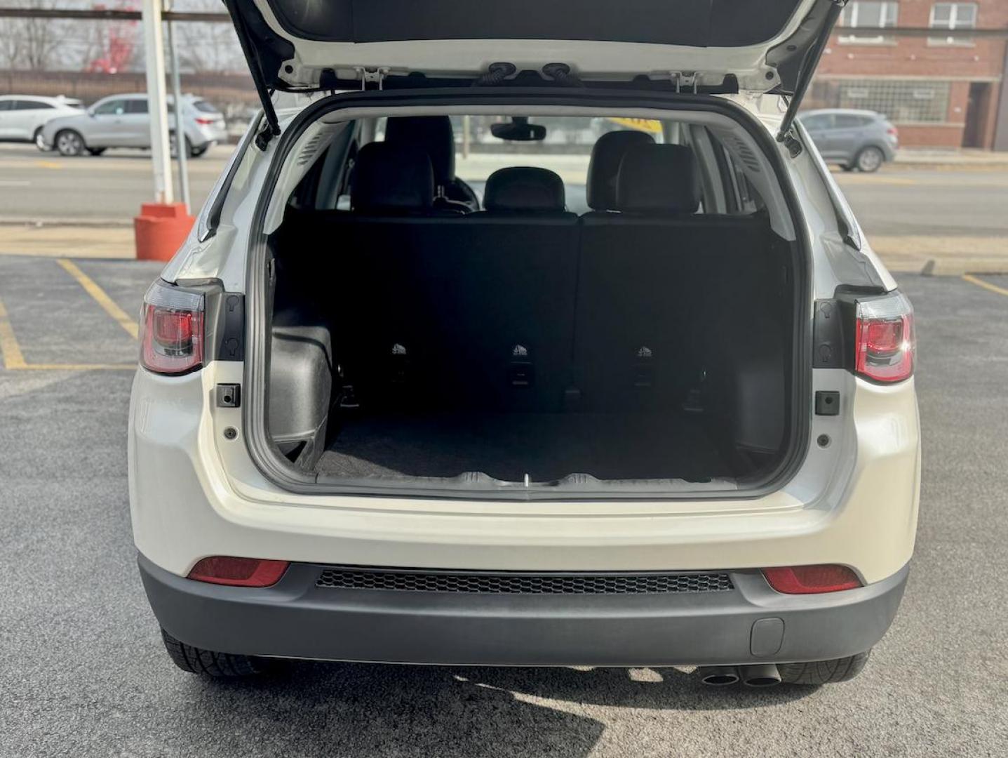 2019 WHITE Jeep Compass Limited 4WD (3C4NJDCB3KT) with an 2.4L L4 DOHC 16V engine, CVT transmission, located at 7600 S Western Ave., Chicago, IL, 60620, (773) 918-3980, 0.000000, 0.000000 - Photo#4