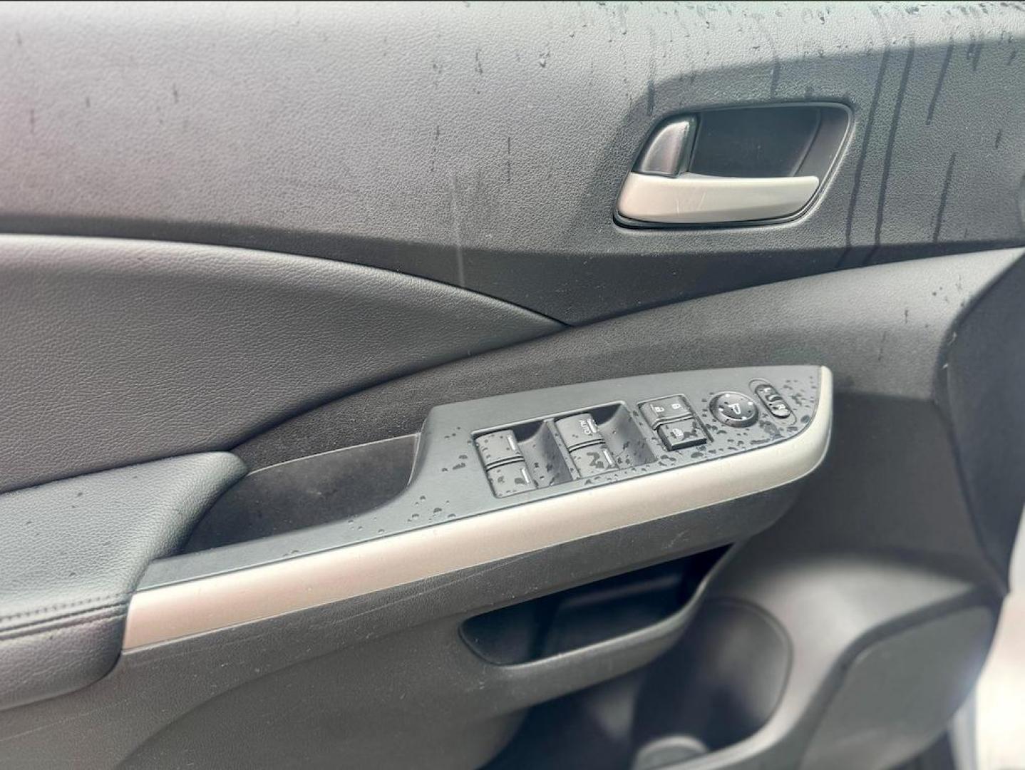 2014 SILVER Honda CR-V EX-L 4WD 5-Speed AT (2HKRM4H79EH) with an 2.4L L4 DOHC 16V engine, 5-Speed Automatic transmission, located at 7600 S Western Ave., Chicago, IL, 60620, (773) 918-3980, 0.000000, 0.000000 - Photo#11