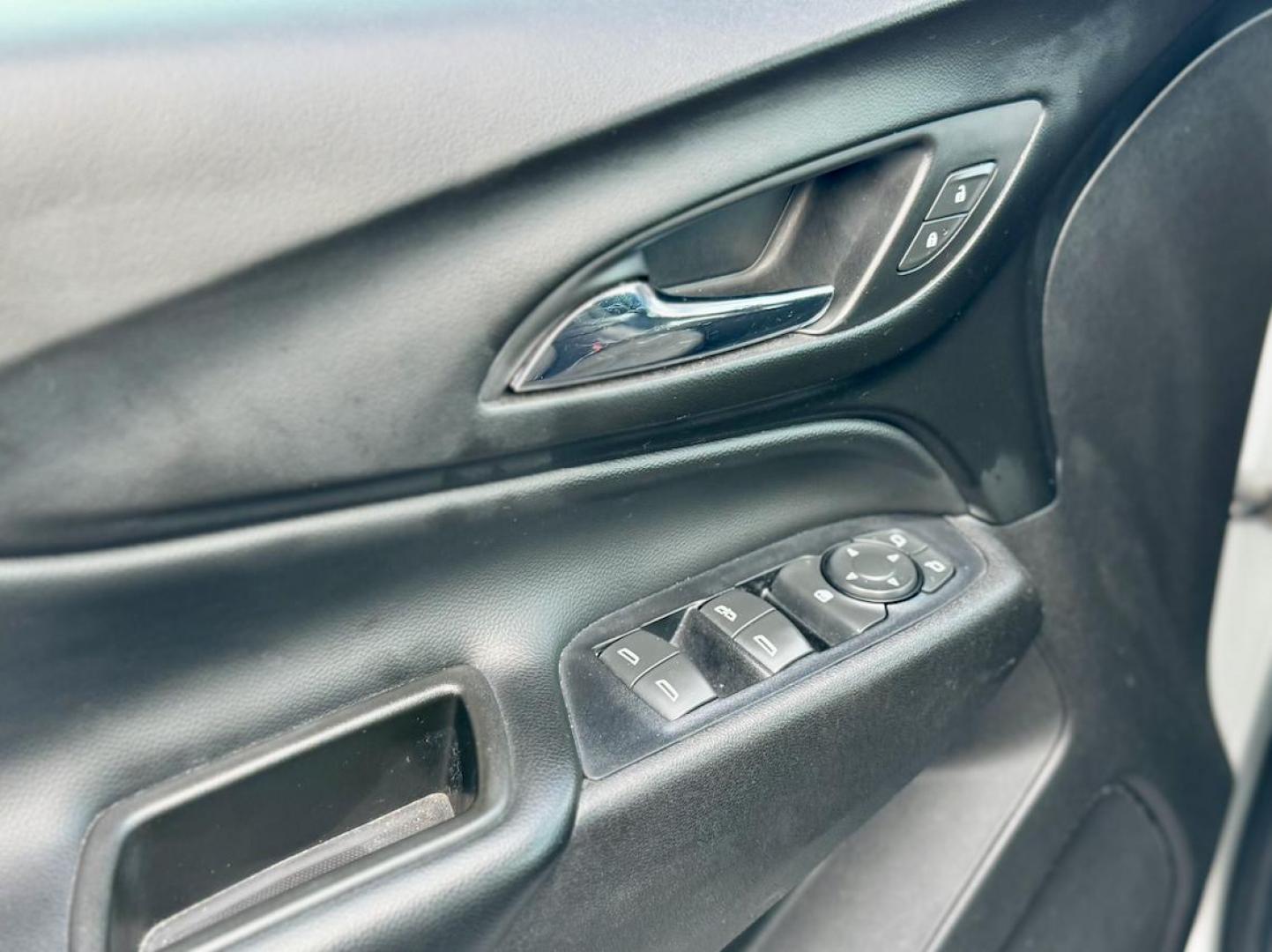 2019 GRAY Chevrolet Equinox LT 2WD (3GNAXKEVXKS) with an 1.5L L4 DIR DOHC 16V TURBO engine, 6A transmission, located at 7600 S Western Ave., Chicago, IL, 60620, (773) 918-3980, 0.000000, 0.000000 - Photo#11