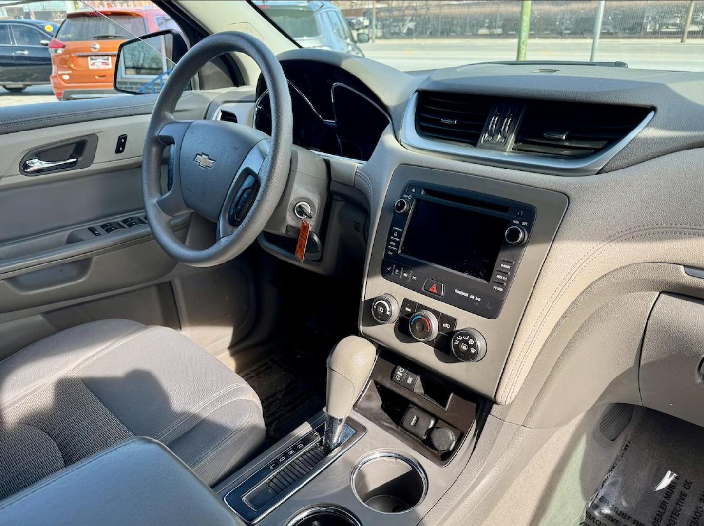 2017 SILVER Chevrolet Traverse LS FWD w/PDC (1GNKRFED2HJ) with an 3.6L V6 DOHC 24V engine, 6A transmission, located at 7600 S Western Ave., Chicago, IL, 60620, (773) 918-3980, 0.000000, 0.000000 - Photo#8