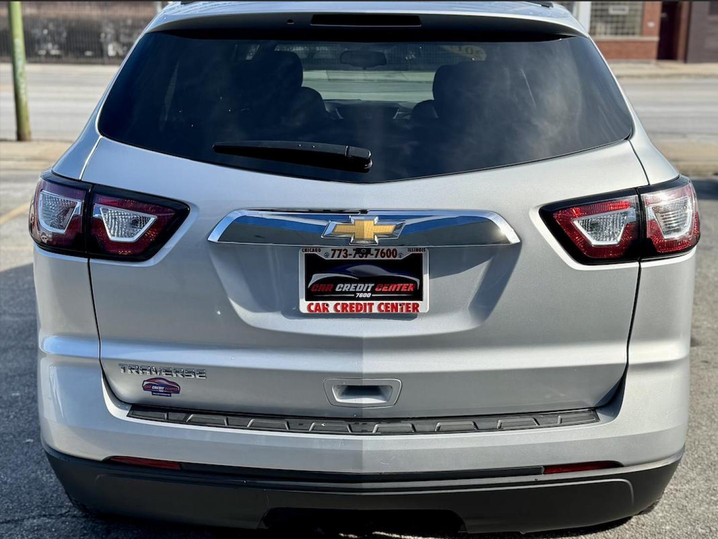 2017 SILVER Chevrolet Traverse LS FWD w/PDC (1GNKRFED2HJ) with an 3.6L V6 DOHC 24V engine, 6A transmission, located at 7600 S Western Ave., Chicago, IL, 60620, (773) 918-3980, 0.000000, 0.000000 - Photo#3