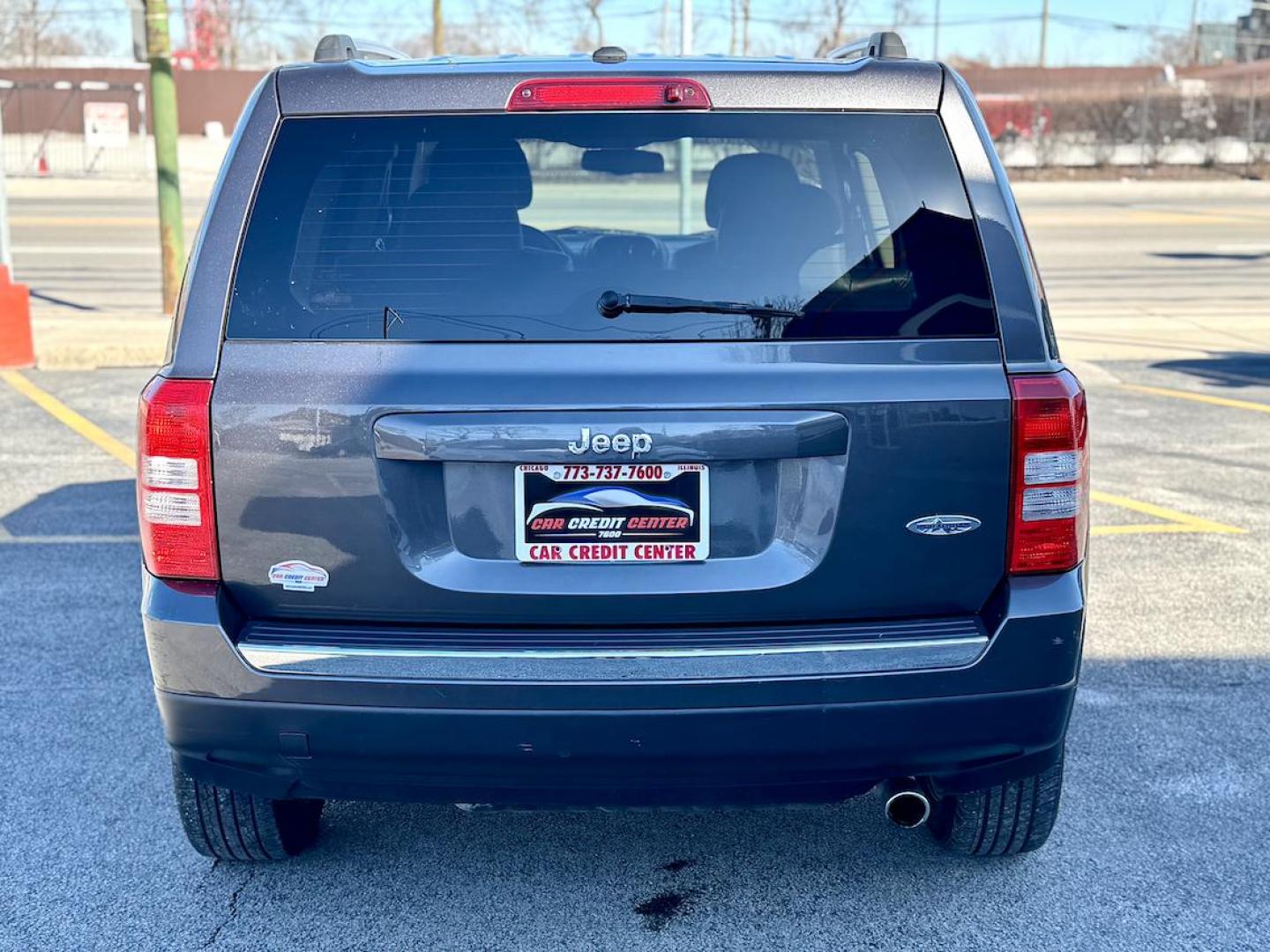 2016 GRAY Jeep Patriot Latitude 2WD (1C4NJPFA1GD) with an 2.0L L4 DOHC 16V engine, located at 7600 S Western Ave., Chicago, IL, 60620, (773) 918-3980, 0.000000, 0.000000 - Photo#3