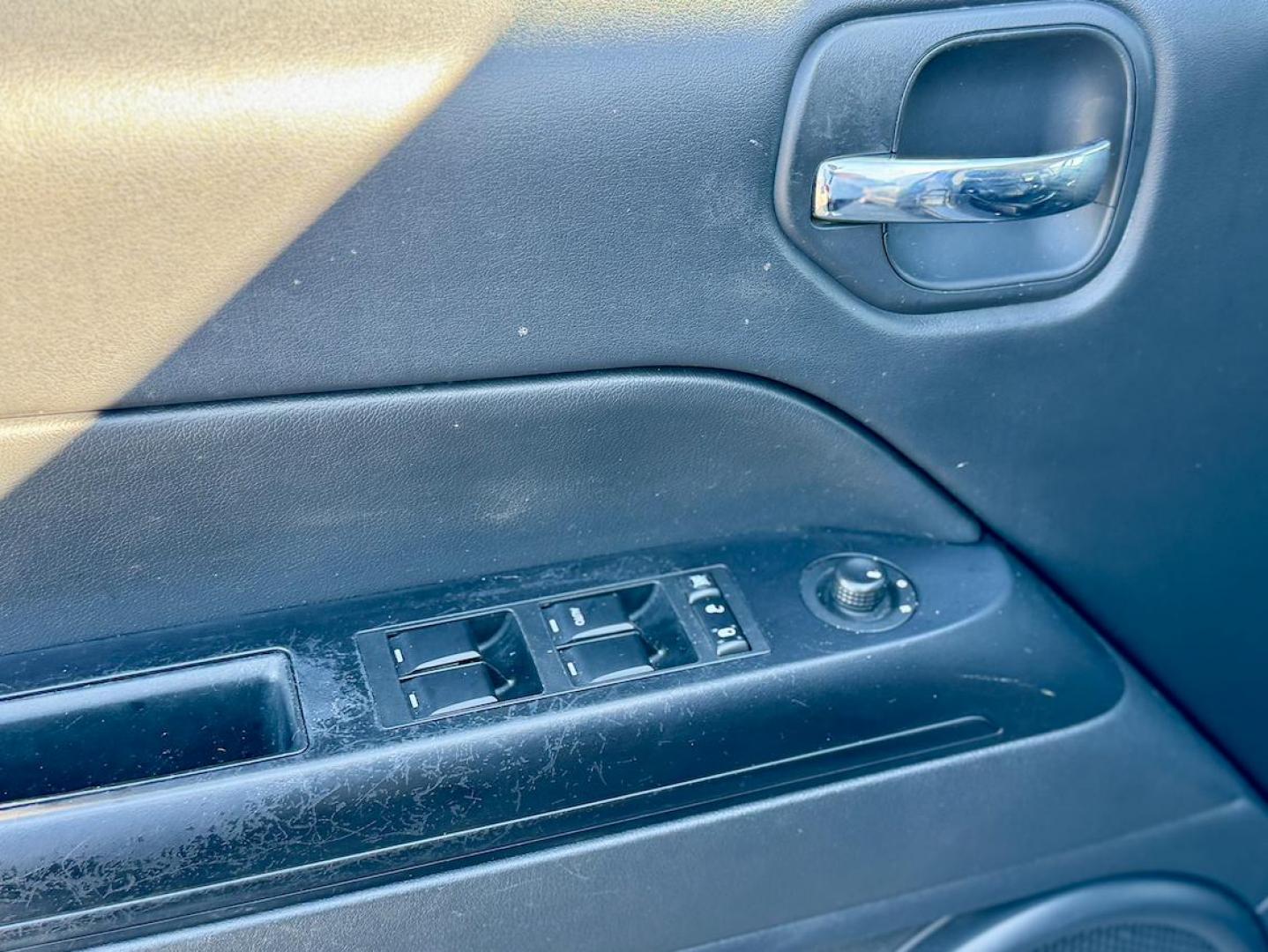 2016 GRAY Jeep Patriot Latitude 2WD (1C4NJPFA1GD) with an 2.0L L4 DOHC 16V engine, located at 7600 S Western Ave., Chicago, IL, 60620, (773) 918-3980, 0.000000, 0.000000 - Photo#9