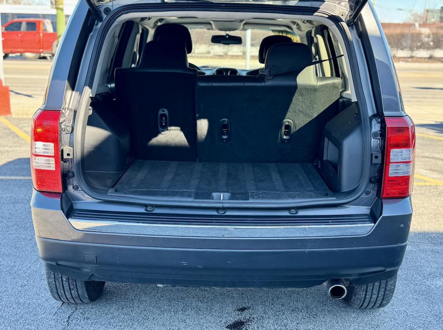 2016 GRAY Jeep Patriot Latitude 2WD (1C4NJPFA1GD) with an 2.0L L4 DOHC 16V engine, located at 7600 S Western Ave., Chicago, IL, 60620, (773) 918-3980, 0.000000, 0.000000 - Photo#4