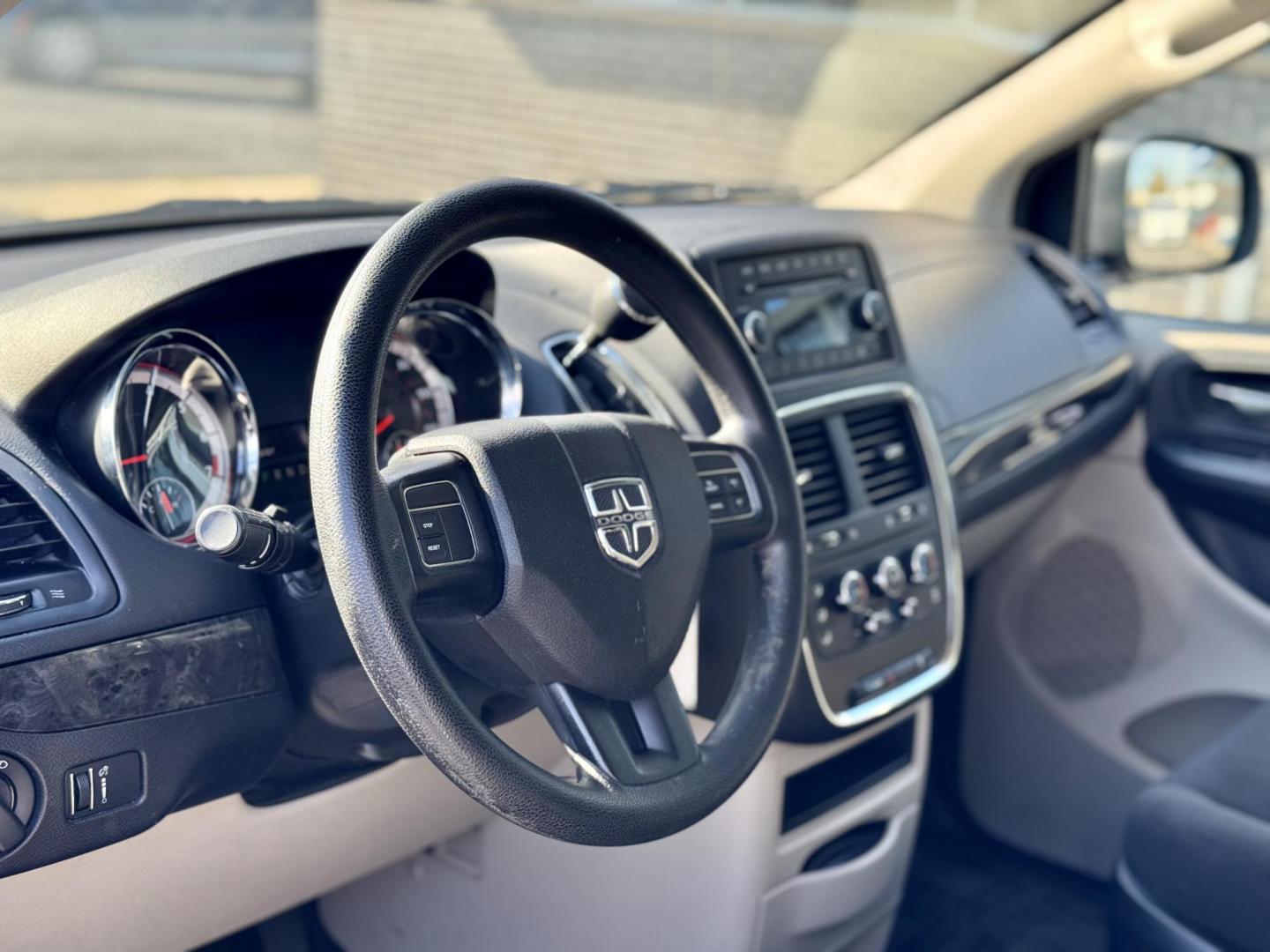 2016 BLUE Dodge Grand Caravan SE (2C4RDGBG0GR) with an 3.6L V6 DOHC 24V engine, 6A transmission, located at 7600 S Western Ave., Chicago, IL, 60620, (773) 918-3980, 0.000000, 0.000000 - Photo#5