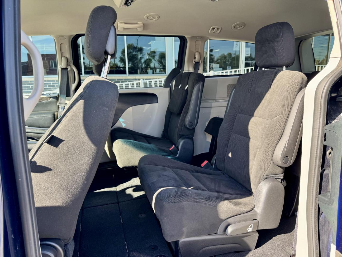 2016 BLUE Dodge Grand Caravan SE (2C4RDGBG0GR) with an 3.6L V6 DOHC 24V engine, 6A transmission, located at 7600 S Western Ave., Chicago, IL, 60620, (773) 918-3980, 0.000000, 0.000000 - Photo#10