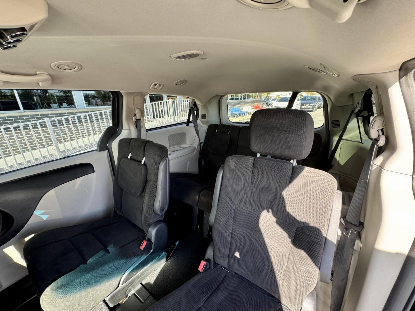 2016 BLUE Dodge Grand Caravan SE (2C4RDGBG0GR) with an 3.6L V6 DOHC 24V engine, 6A transmission, located at 7600 S Western Ave., Chicago, IL, 60620, (773) 918-3980, 0.000000, 0.000000 - Photo#11