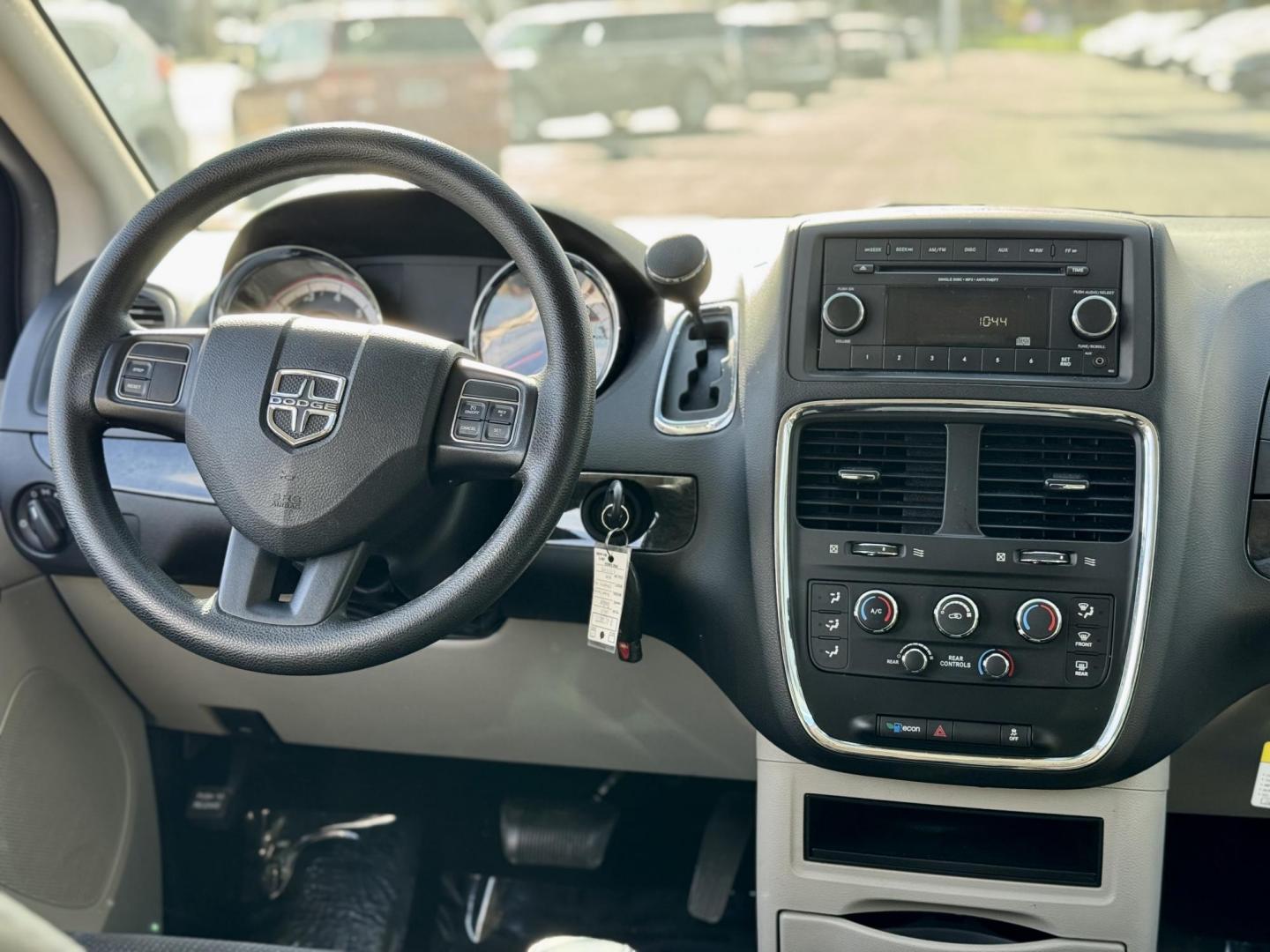 2016 BLUE Dodge Grand Caravan SE (2C4RDGBG0GR) with an 3.6L V6 DOHC 24V engine, 6A transmission, located at 7600 S Western Ave., Chicago, IL, 60620, (773) 918-3980, 0.000000, 0.000000 - Photo#6