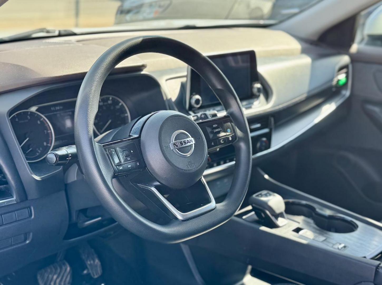 2021 SILVER Nissan Rogue SV (5N1AT3BA3MC) with an 2.5L L4 DOHC 16V engine, CVT transmission, located at 7600 S Western Ave., Chicago, IL, 60620, (773) 918-3980, 0.000000, 0.000000 - Photo#5