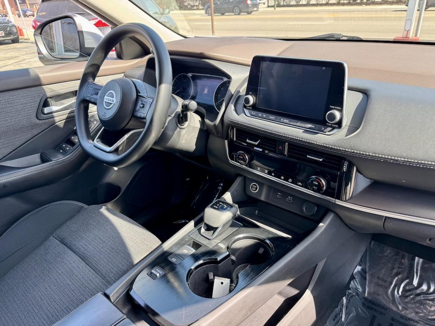 2021 SILVER Nissan Rogue SV (5N1AT3BA3MC) with an 2.5L L4 DOHC 16V engine, CVT transmission, located at 7600 S Western Ave., Chicago, IL, 60620, (773) 918-3980, 0.000000, 0.000000 - Photo#8
