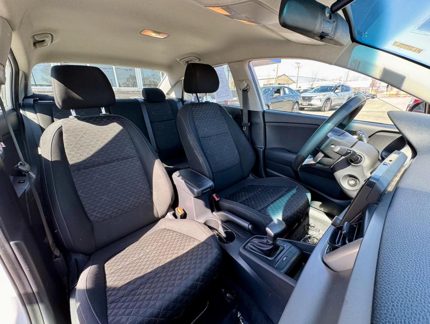 2020 OFF-WHITE Kia Rio LX (3KPA24AD8LE) with an 1.6L L4 DOHC 16V engine, 6A transmission, located at 7600 S Western Ave., Chicago, IL, 60620, (773) 918-3980, 0.000000, 0.000000 - Photo#8