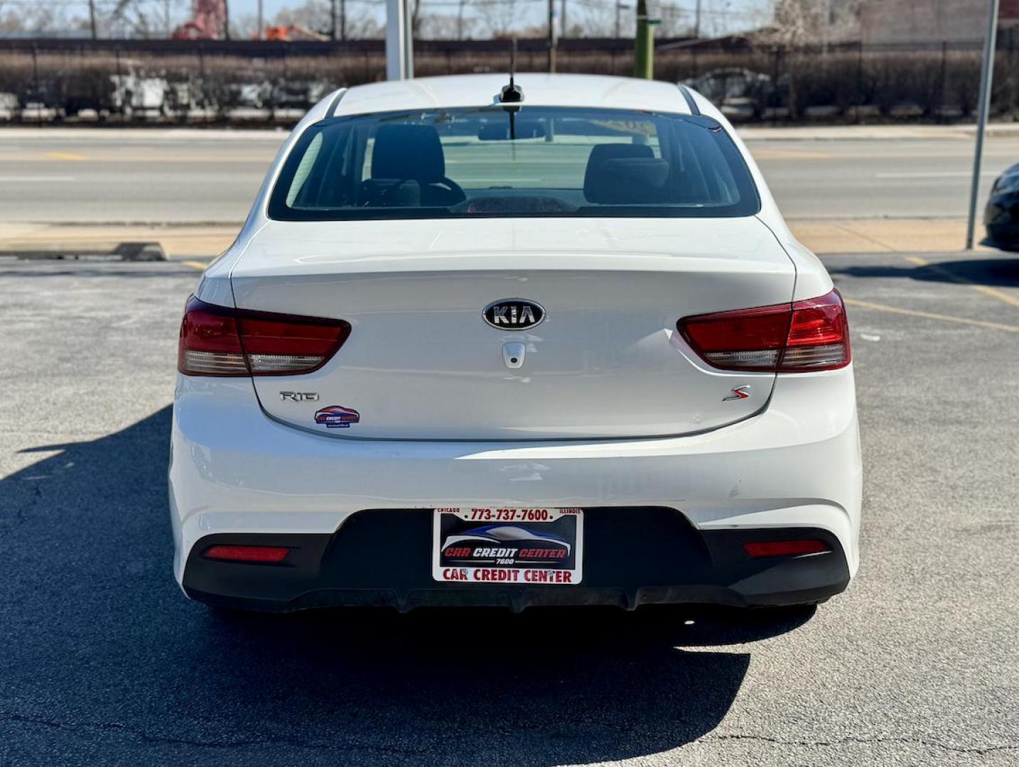 2020 OFF-WHITE Kia Rio LX (3KPA24AD8LE) with an 1.6L L4 DOHC 16V engine, 6A transmission, located at 7600 S Western Ave., Chicago, IL, 60620, (773) 918-3980, 0.000000, 0.000000 - Photo#3