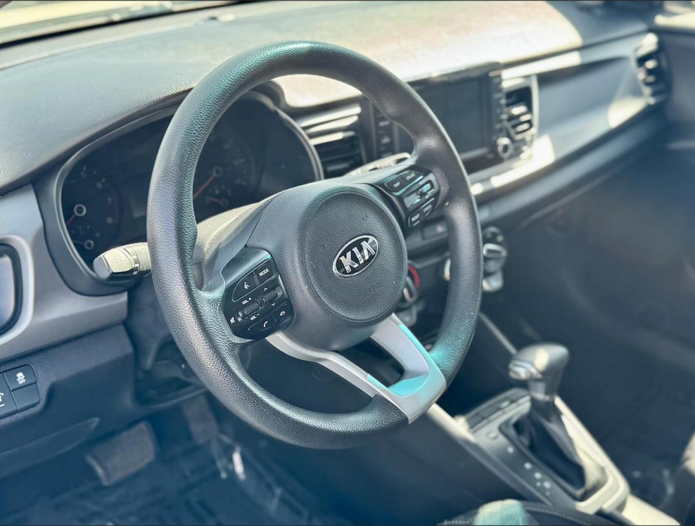 2020 OFF-WHITE Kia Rio LX (3KPA24AD8LE) with an 1.6L L4 DOHC 16V engine, 6A transmission, located at 7600 S Western Ave., Chicago, IL, 60620, (773) 918-3980, 0.000000, 0.000000 - Photo#5