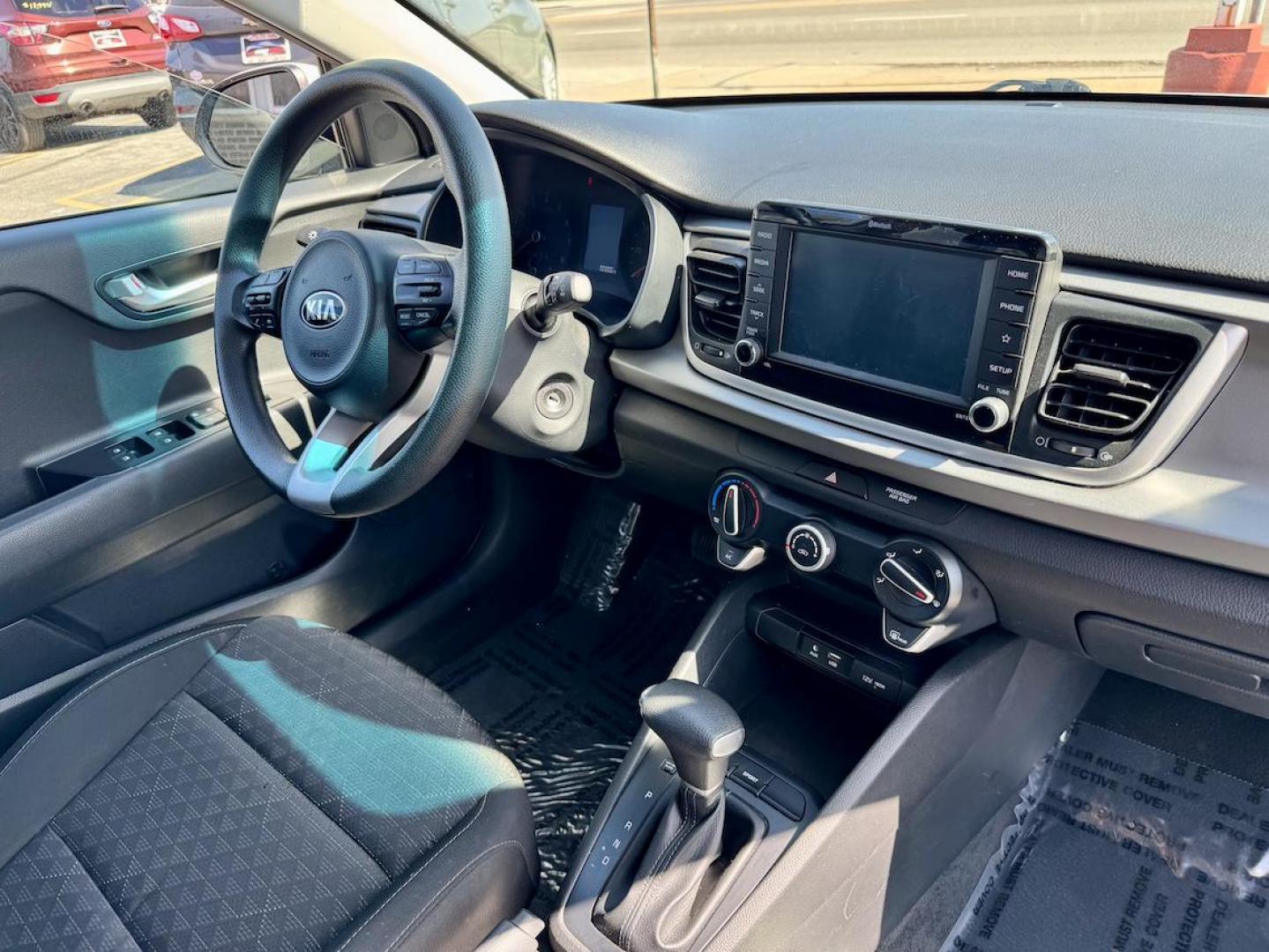 2020 OFF-WHITE Kia Rio LX (3KPA24AD8LE) with an 1.6L L4 DOHC 16V engine, 6A transmission, located at 7600 S Western Ave., Chicago, IL, 60620, (773) 918-3980, 0.000000, 0.000000 - Photo#7