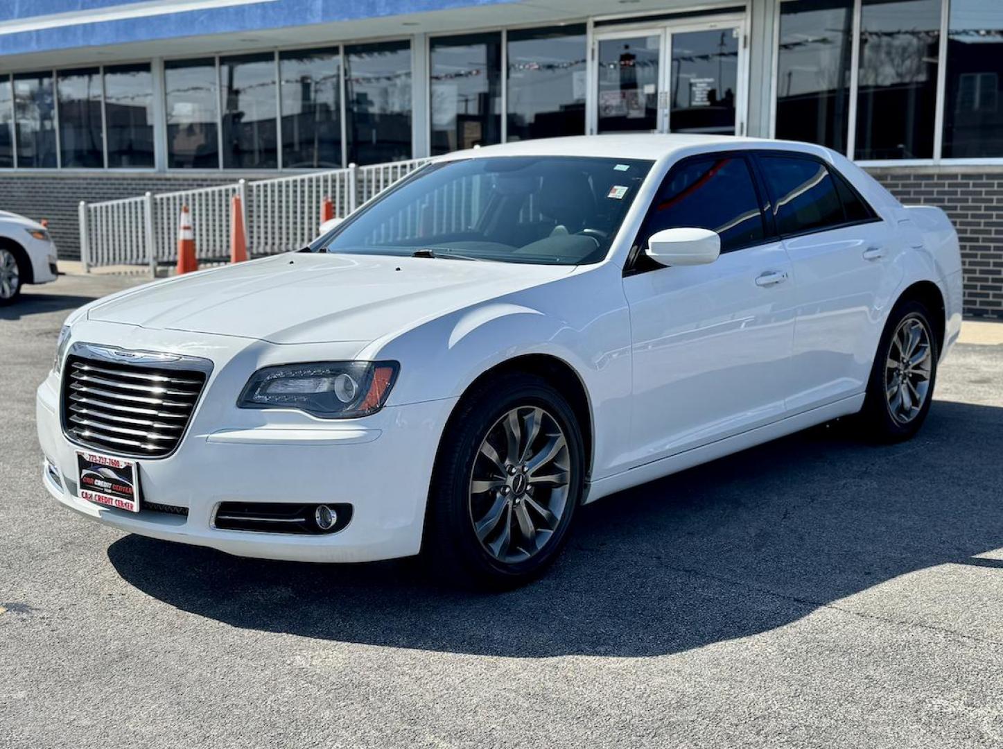 2014 WHITE Chrysler 300 S V6 AWD (2C3CCAGGXEH) with an 3.6L V6 DOHC 24V engine, 8-Speed Automatic transmission, located at 7600 S Western Ave., Chicago, IL, 60620, (773) 918-3980, 0.000000, 0.000000 - Photo#2