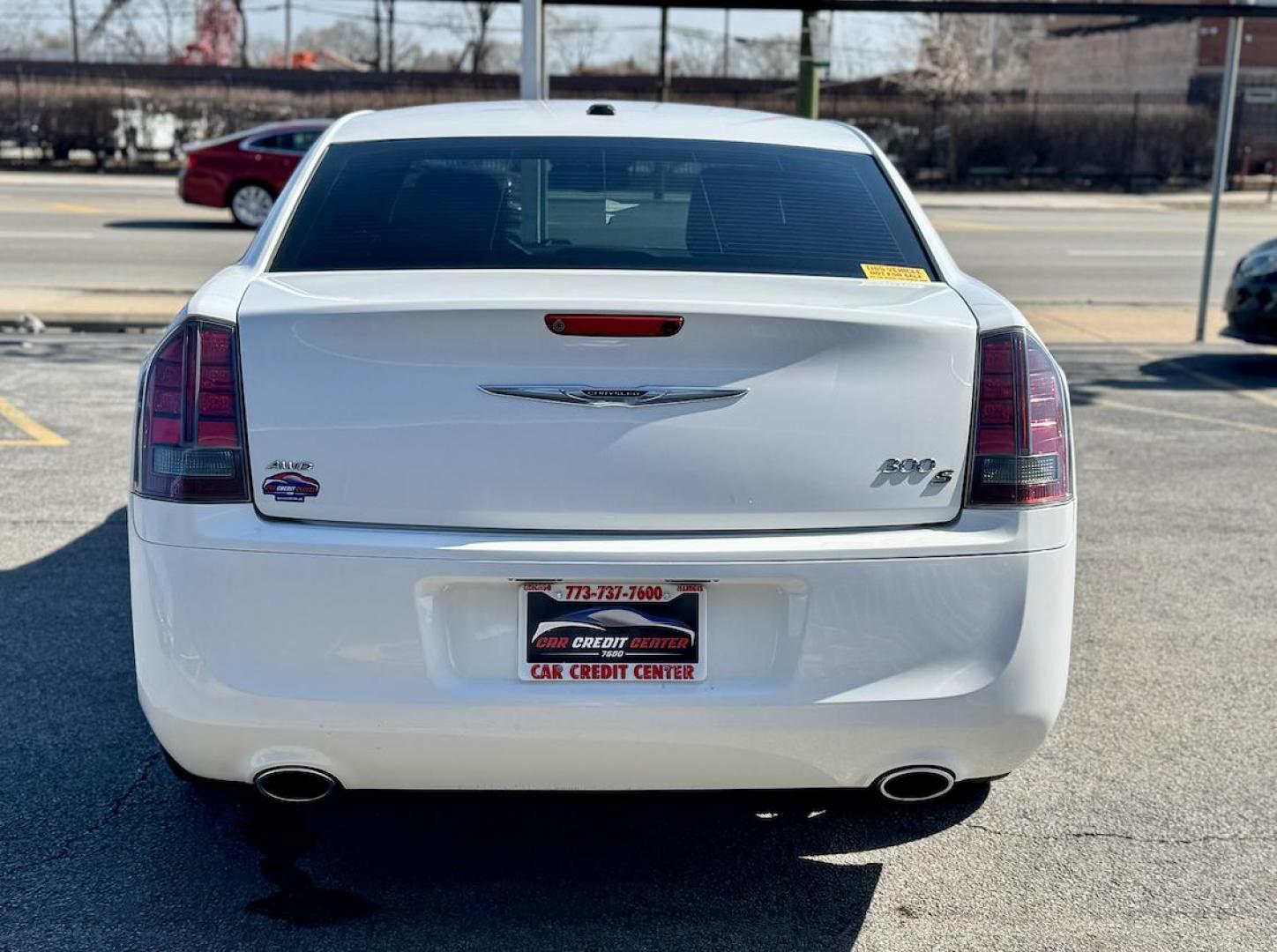 2014 WHITE Chrysler 300 S V6 AWD (2C3CCAGGXEH) with an 3.6L V6 DOHC 24V engine, 8-Speed Automatic transmission, located at 7600 S Western Ave., Chicago, IL, 60620, (773) 918-3980, 0.000000, 0.000000 - Photo#3