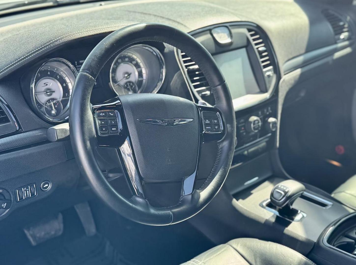 2014 WHITE Chrysler 300 S V6 AWD (2C3CCAGGXEH) with an 3.6L V6 DOHC 24V engine, 8-Speed Automatic transmission, located at 7600 S Western Ave., Chicago, IL, 60620, (773) 918-3980, 0.000000, 0.000000 - Photo#5